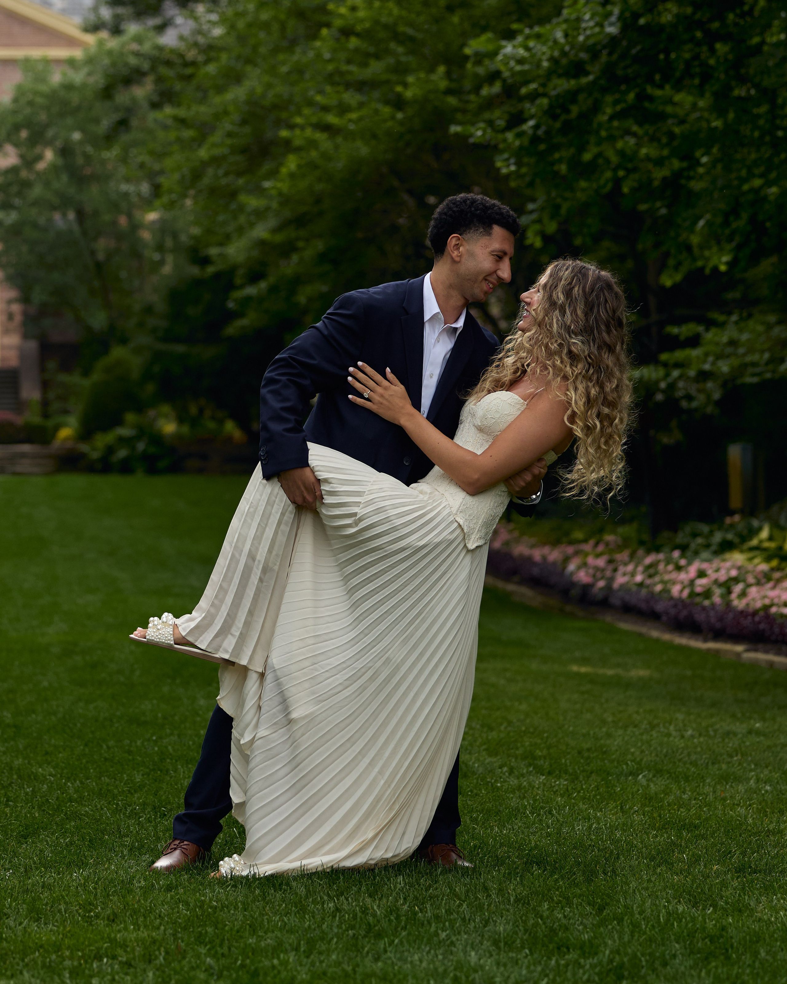 Romantic dip kiss on the lawn at Kingwood Center Gardens, Ohio