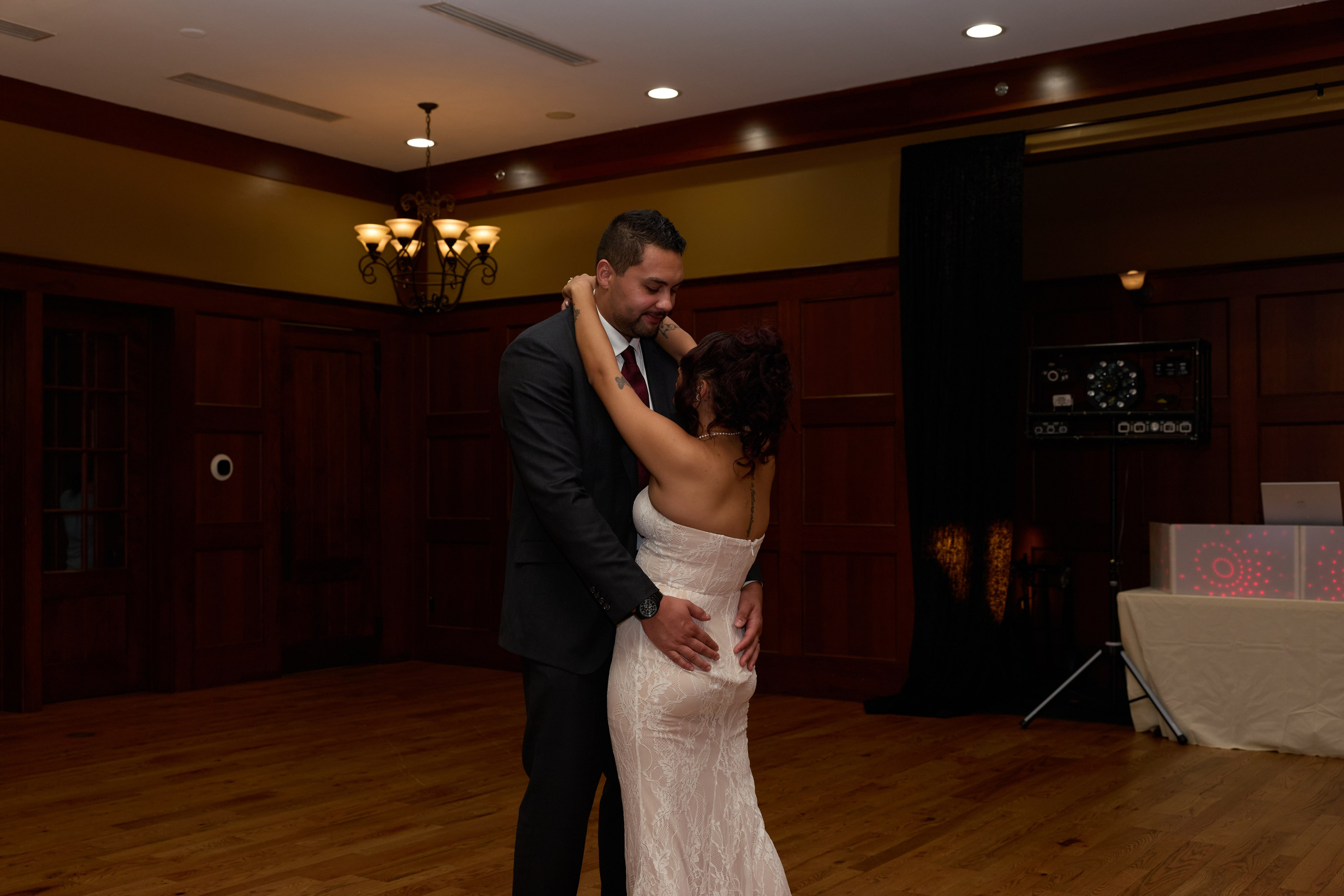 Dublin Ohio Micro Wedding Photographer | Golf Club Wedding