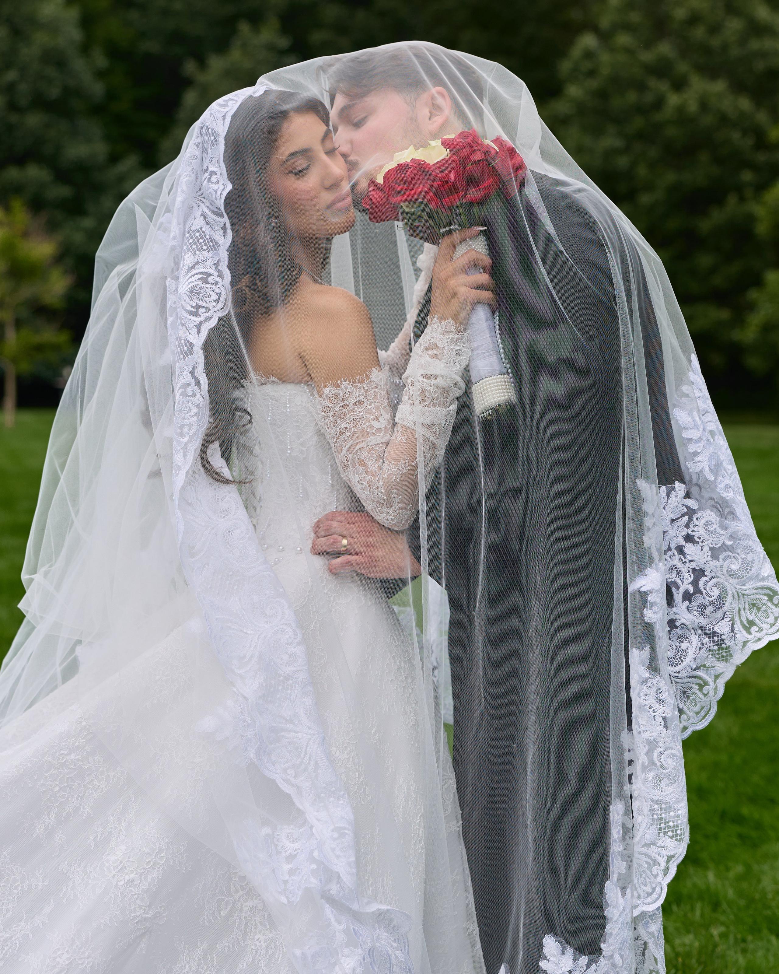 Natural candid wedding moment photographed by Columbus Ohio wedding photographers