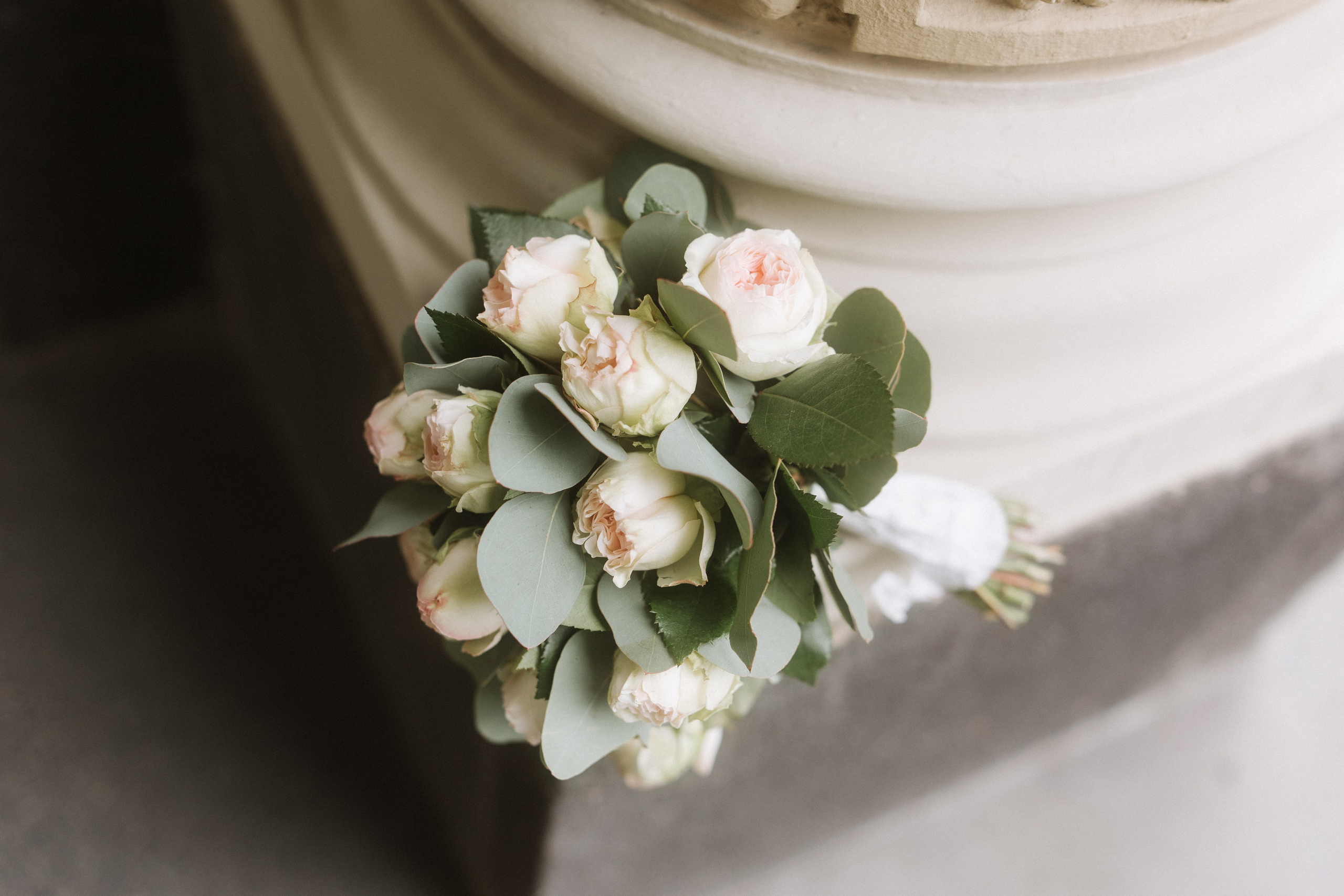 Romantischer pastellfarbener Brautstrauß mit Pfingstrose
