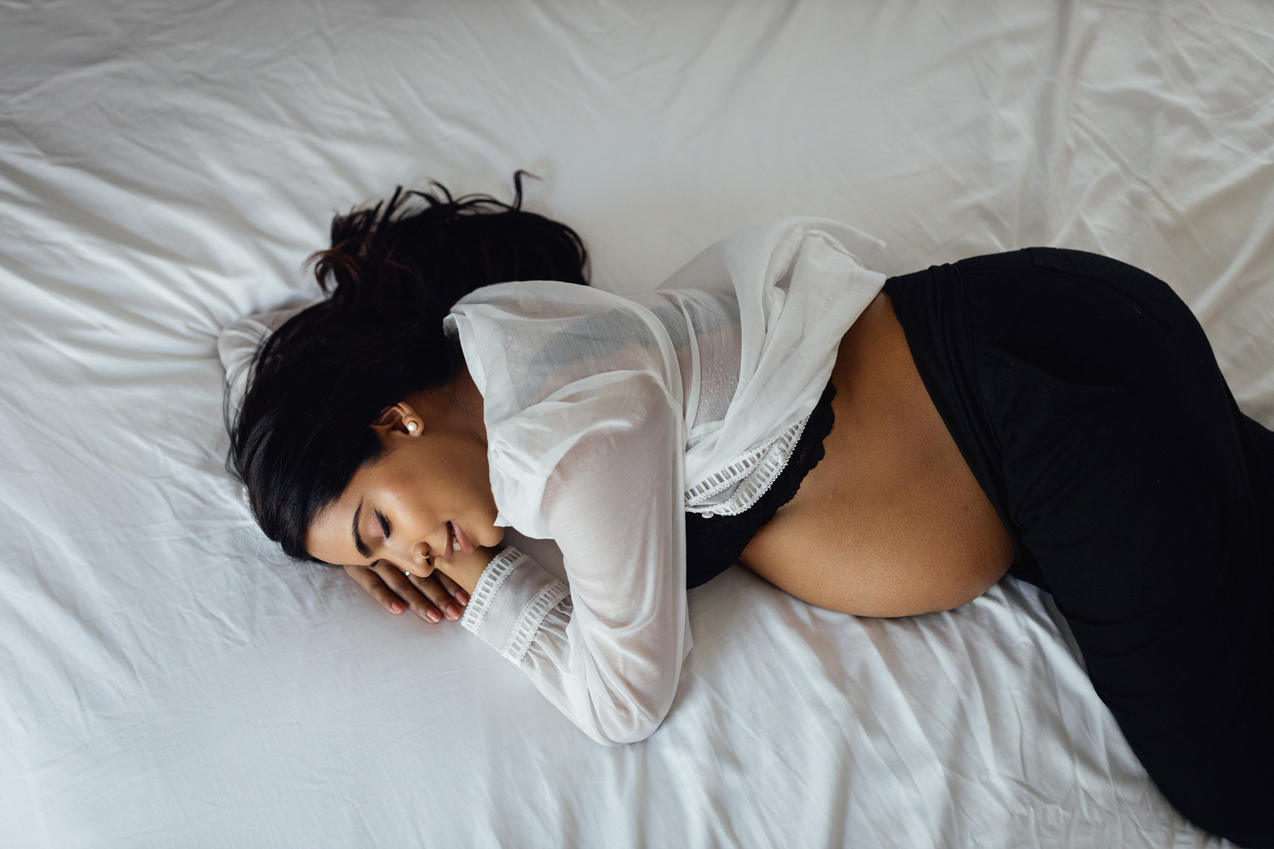 Cozy Home Maternity Session Bay Area. Maternity, newborn photographer in the Bay Area|Iryna Rakivnenko