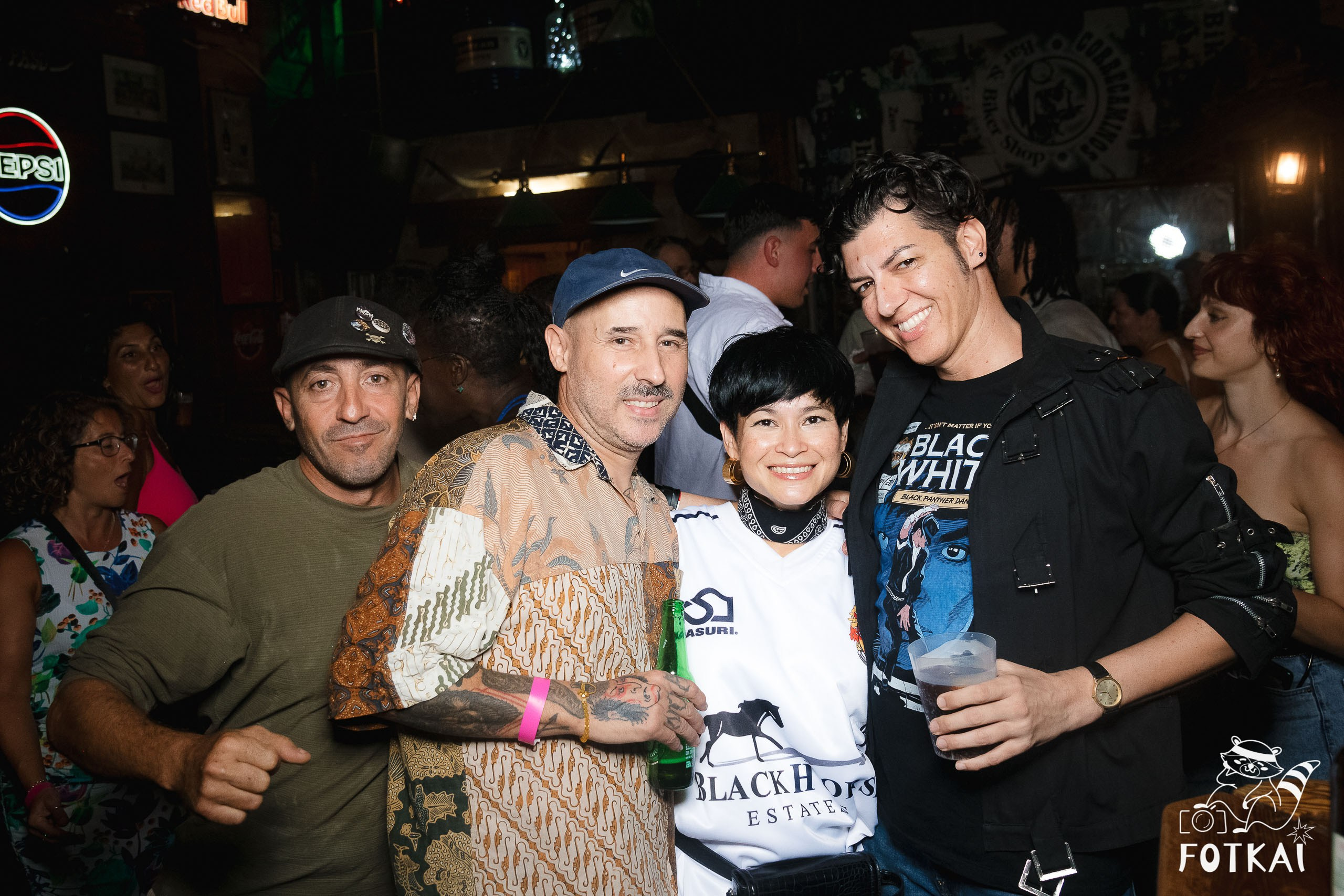 Fiesta Víspera de Festivo en El Paso Rock Bar – Hip Hop Old School | Reportaje fotográfico 08.10.2025 | FOTKAI