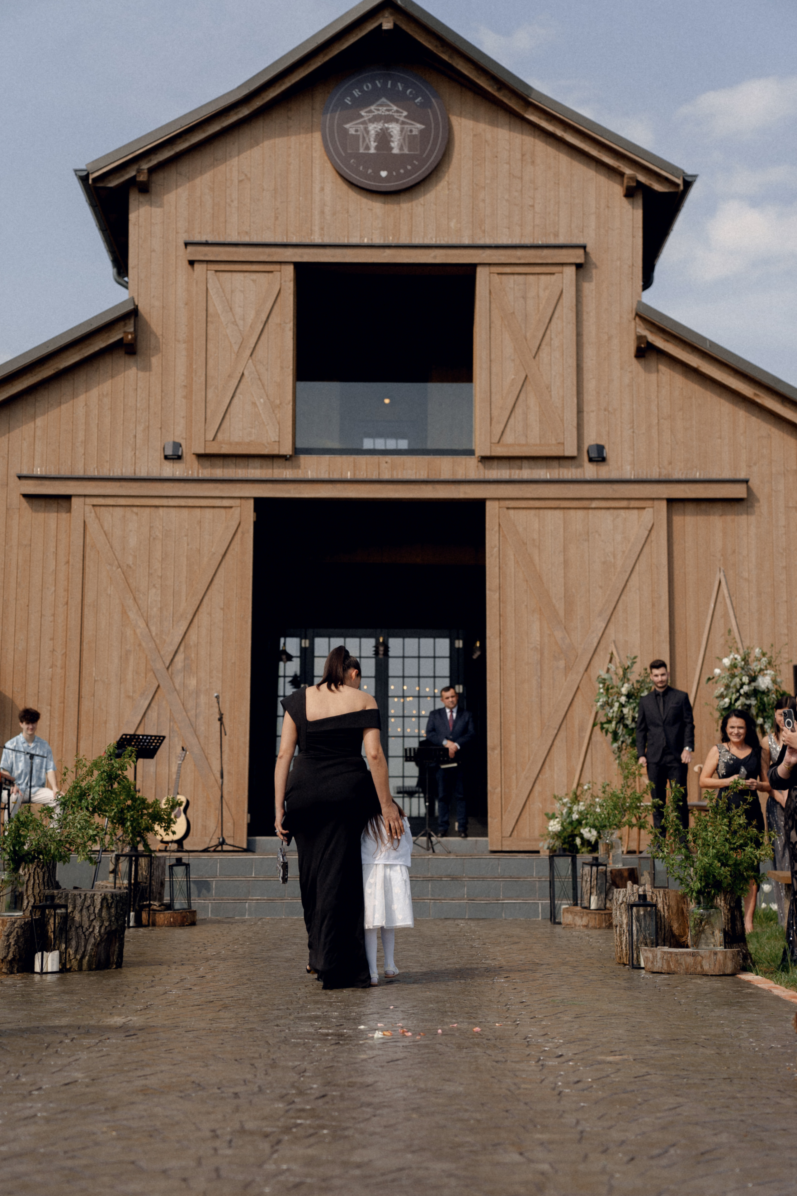 Wedding at Province 1965 Barn in Timisoara. Wedding photographer and videographer based in Timisoara, Romania