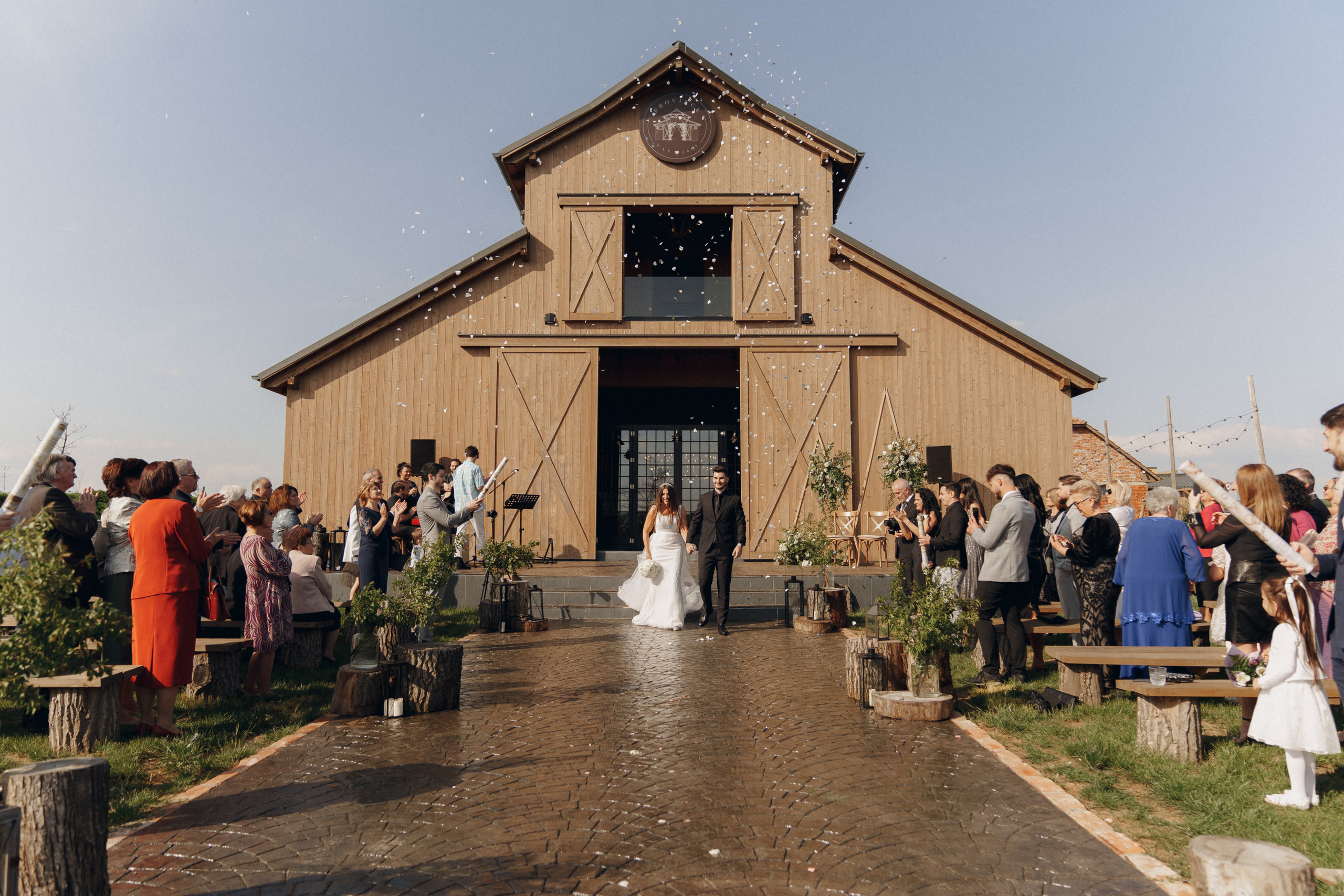 Wedding at Province 1965 Barn in Timisoara. Wedding photographer and videographer based in Timisoara, Romania