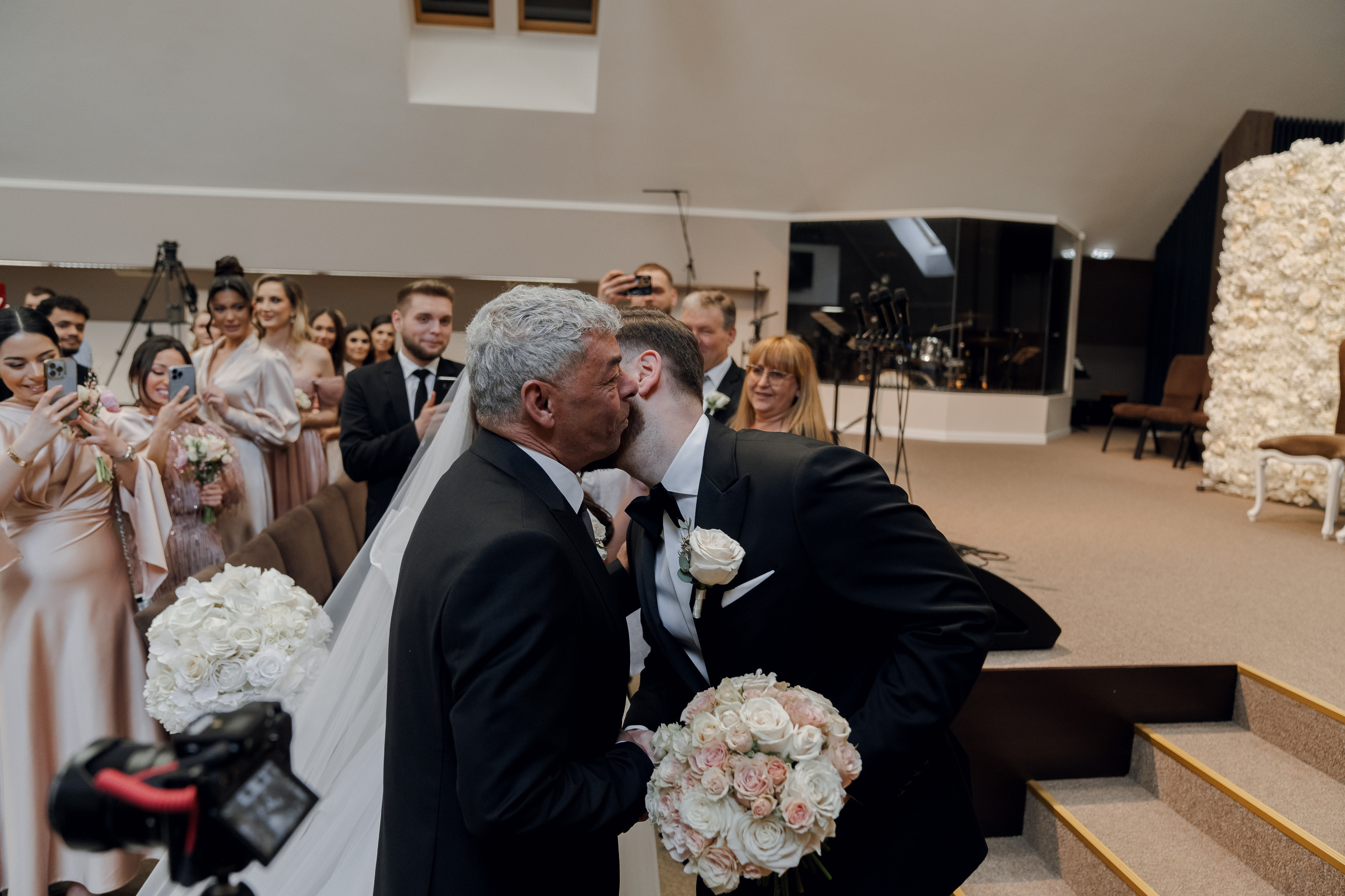 Luxury elegant wedding in Timisoara. Wedding photographer and videographer based in Timisoara, Romania