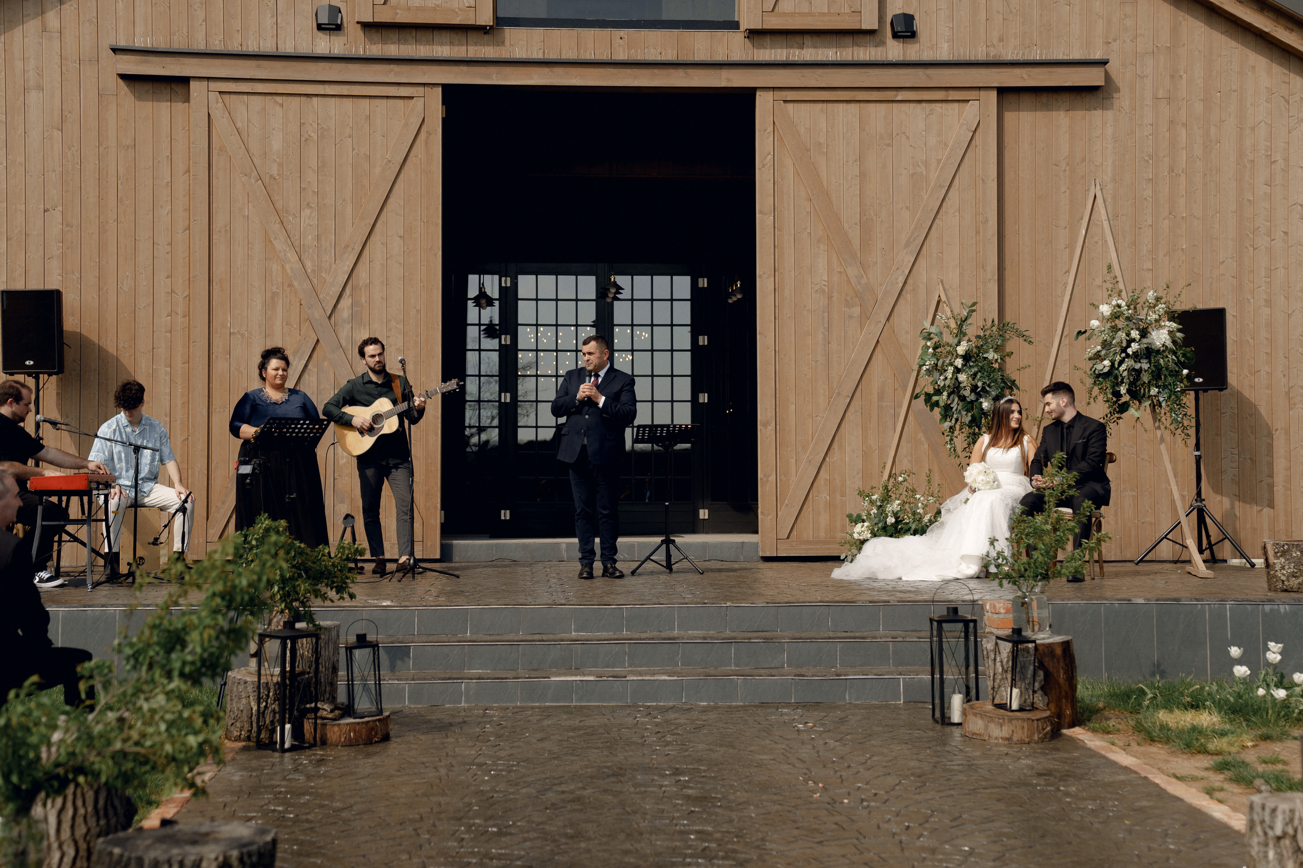 Wedding at Province 1965 Barn in Timisoara. Wedding photographer and videographer based in Timisoara, Romania