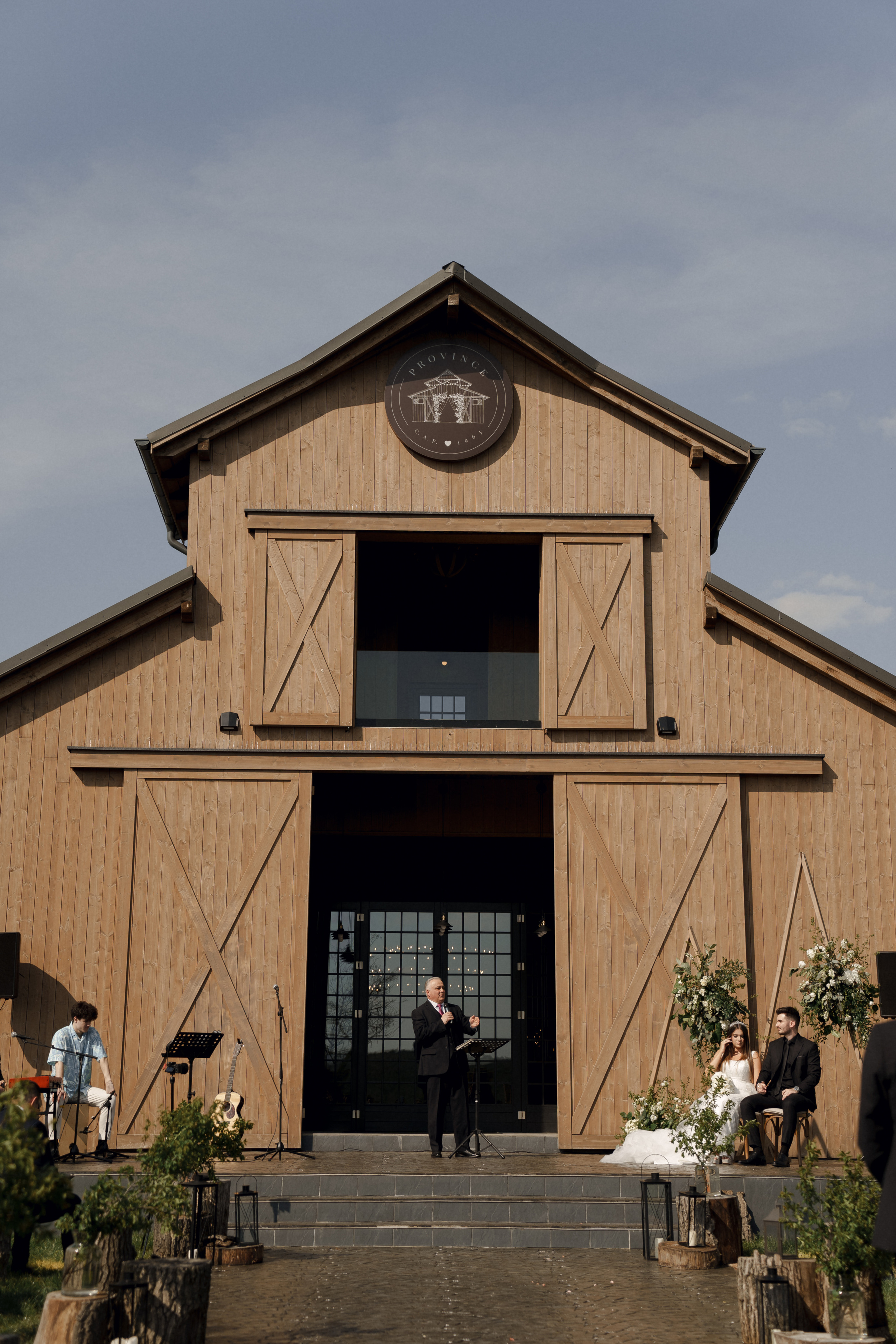 Wedding at Province 1965 Barn in Timisoara. Wedding photographer and videographer based in Timisoara, Romania