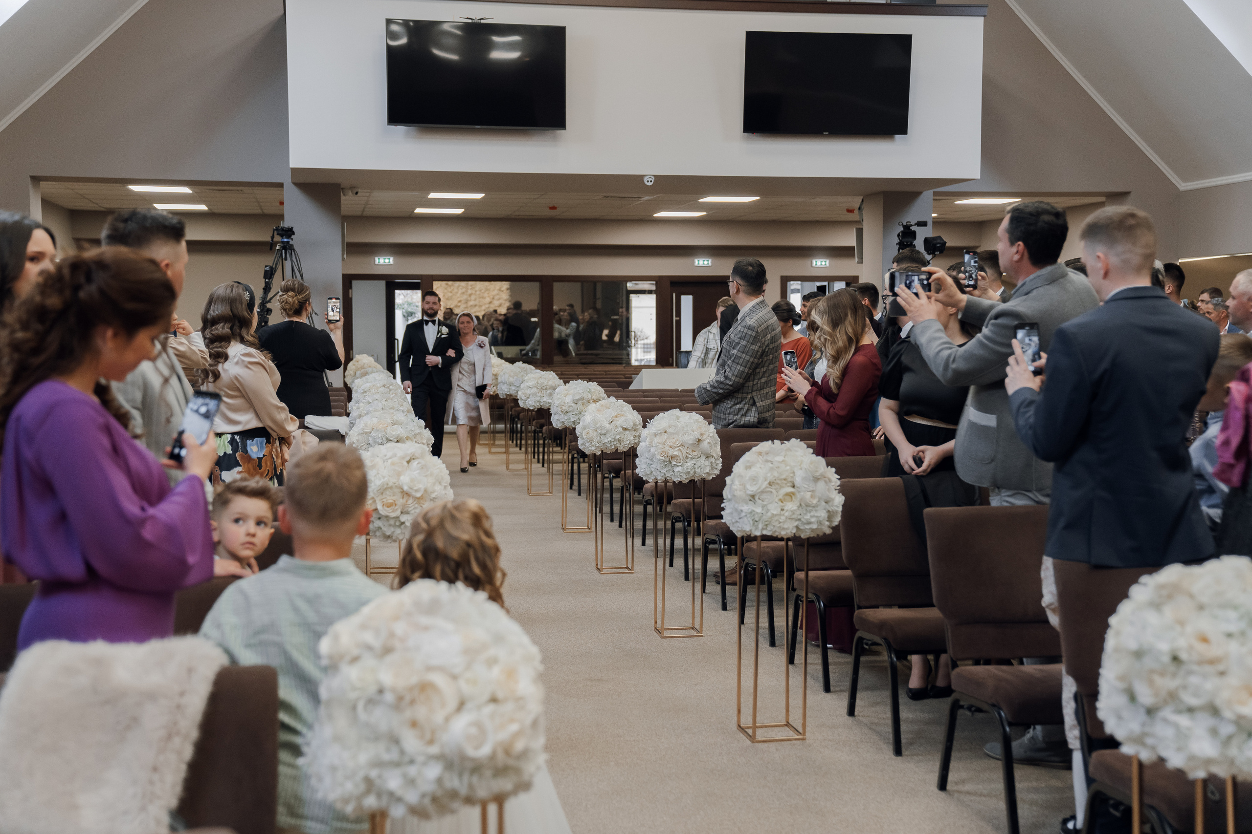 Luxury elegant wedding in Timisoara. Wedding photographer and videographer based in Timisoara, Romania