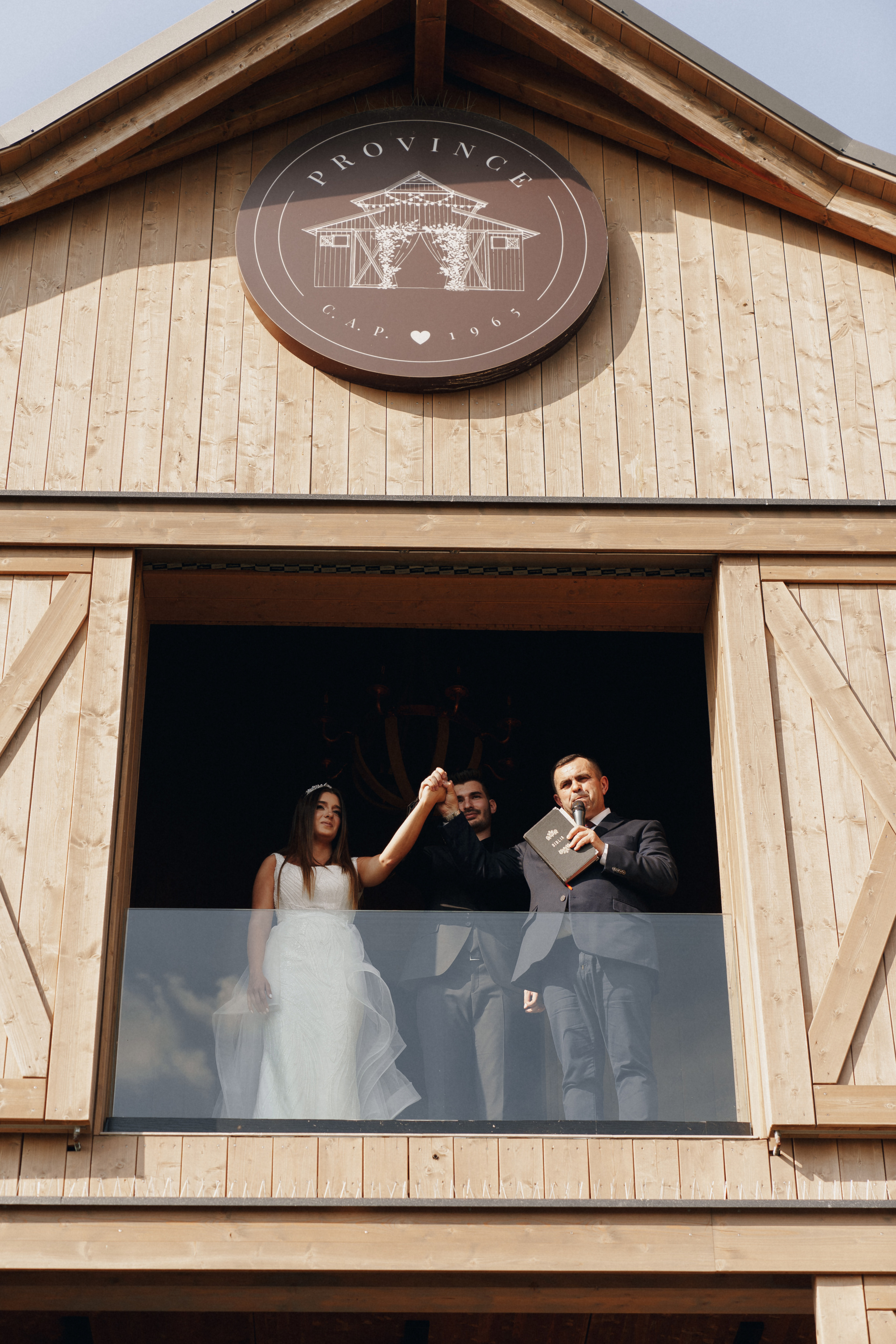 Wedding at Province 1965 Barn in Timisoara. Wedding photographer and videographer based in Timisoara, Romania