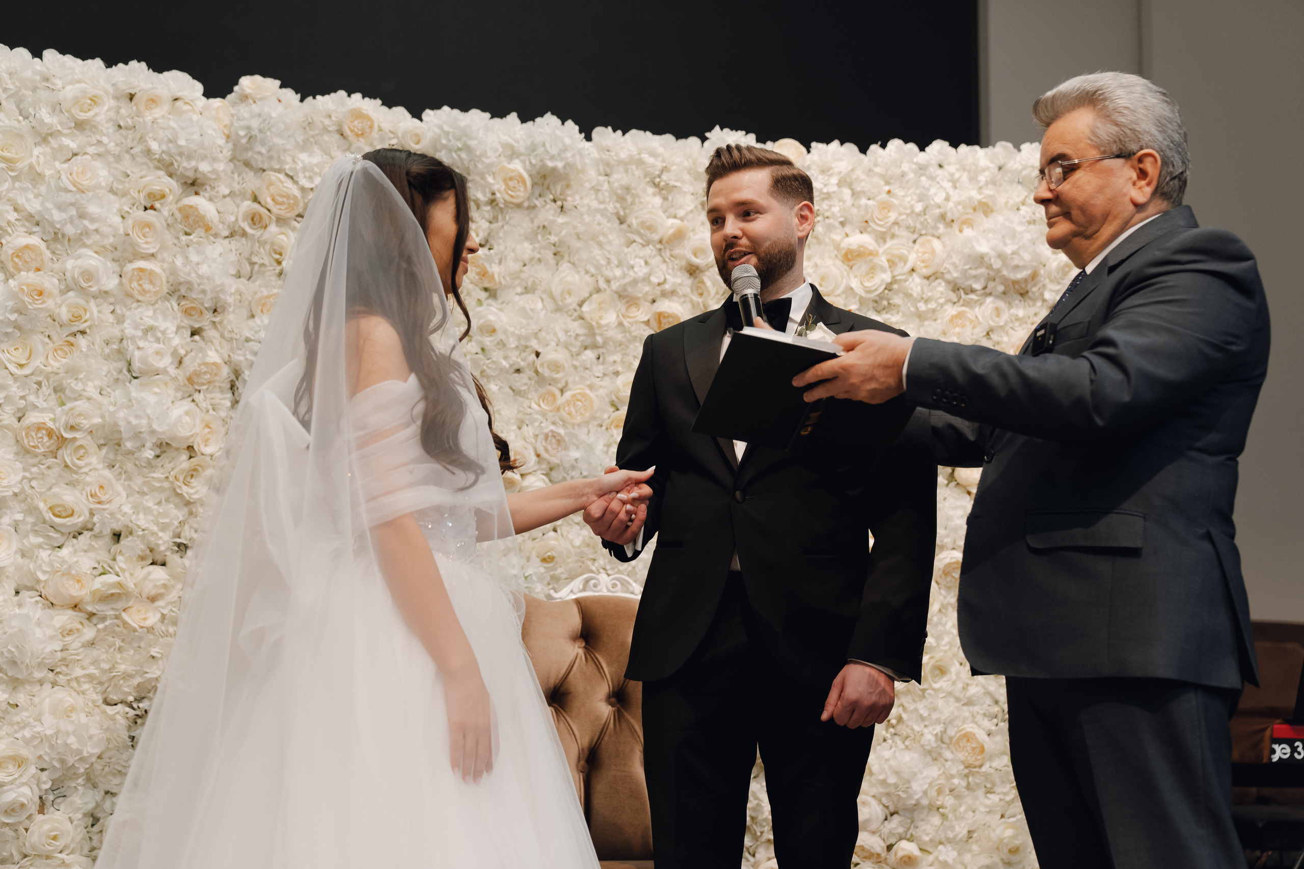 Luxury elegant wedding in Timisoara. Wedding photographer and videographer based in Timisoara, Romania