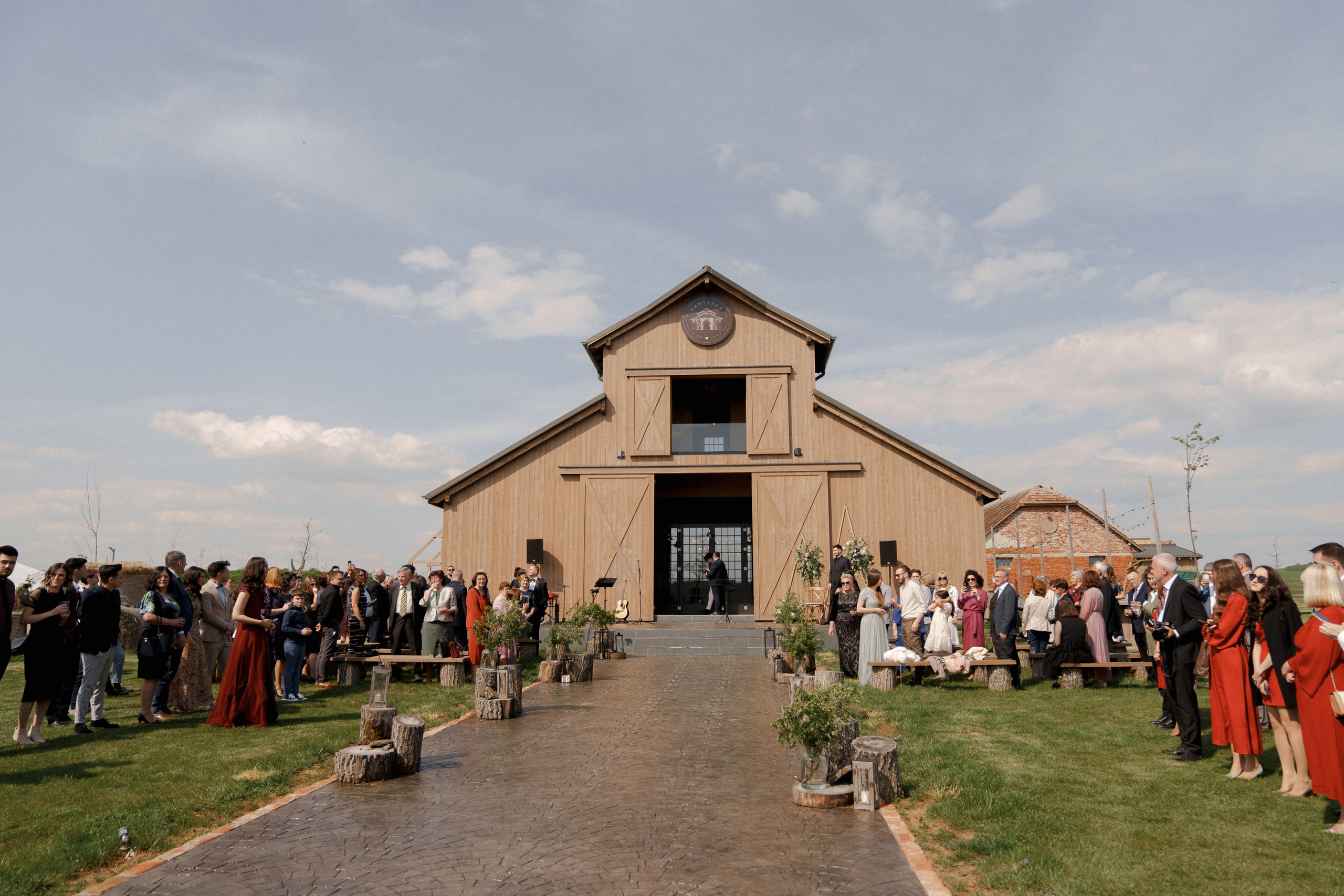 Wedding at Province 1965 Barn in Timisoara. Wedding photographer and videographer based in Timisoara, Romania