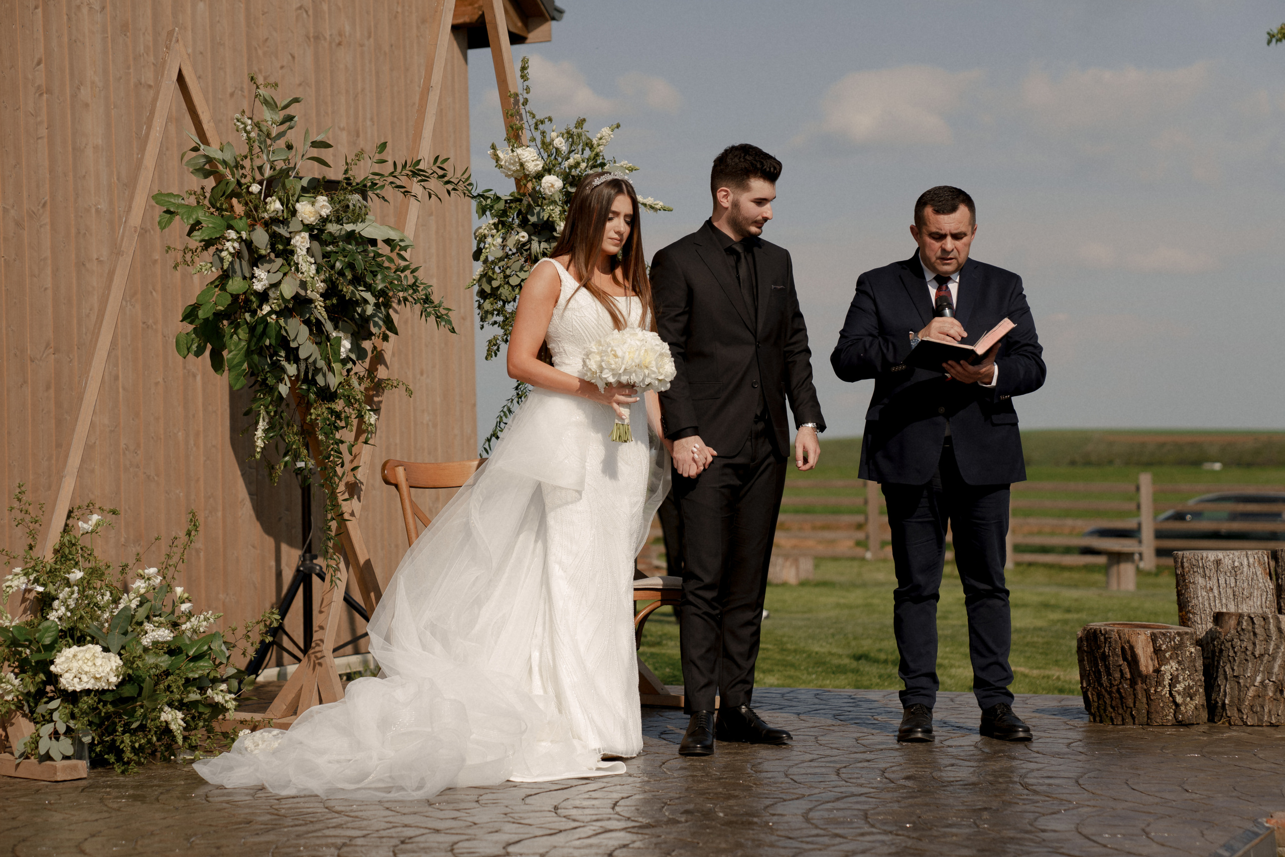 Wedding at Province 1965 Barn in Timisoara. Wedding photographer and videographer based in Timisoara, Romania