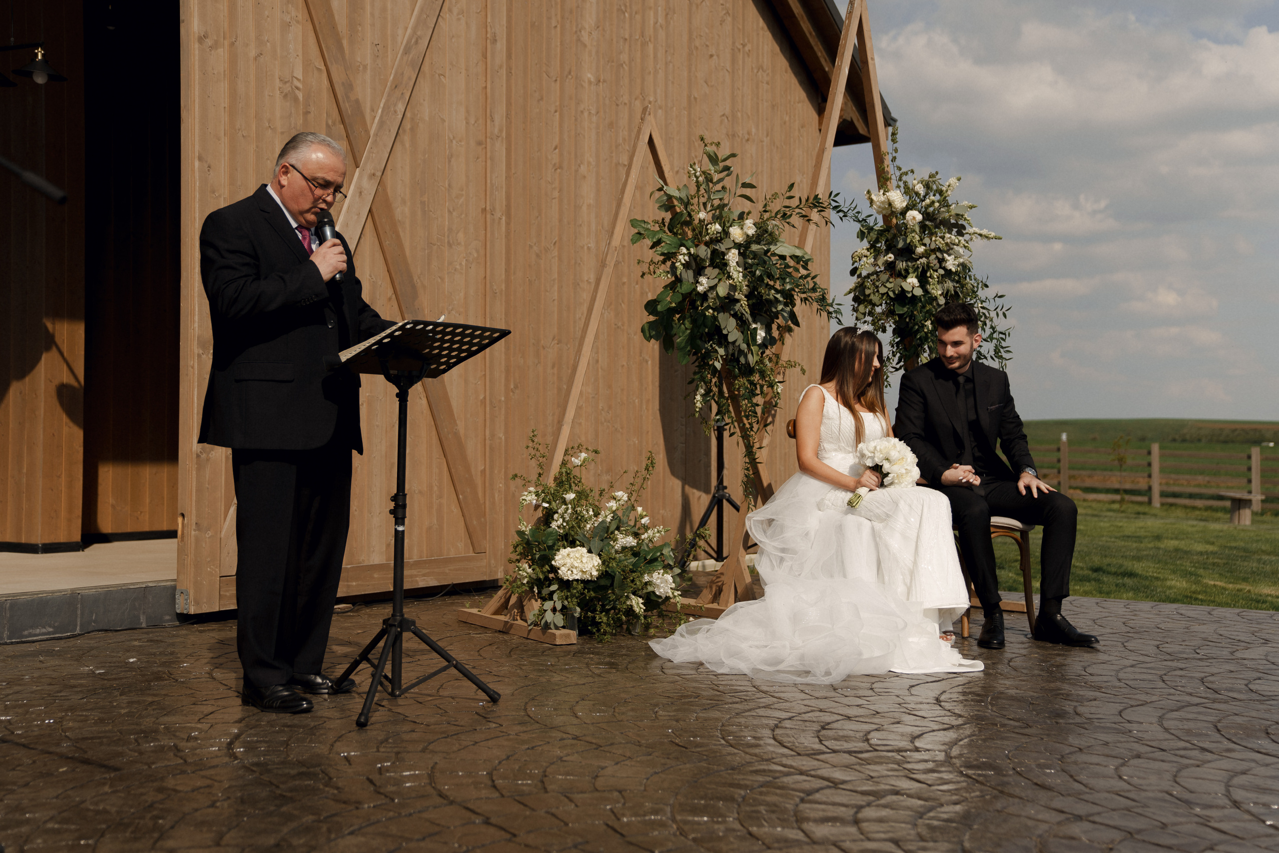 Wedding at Province 1965 Barn in Timisoara. Wedding photographer and videographer based in Timisoara, Romania