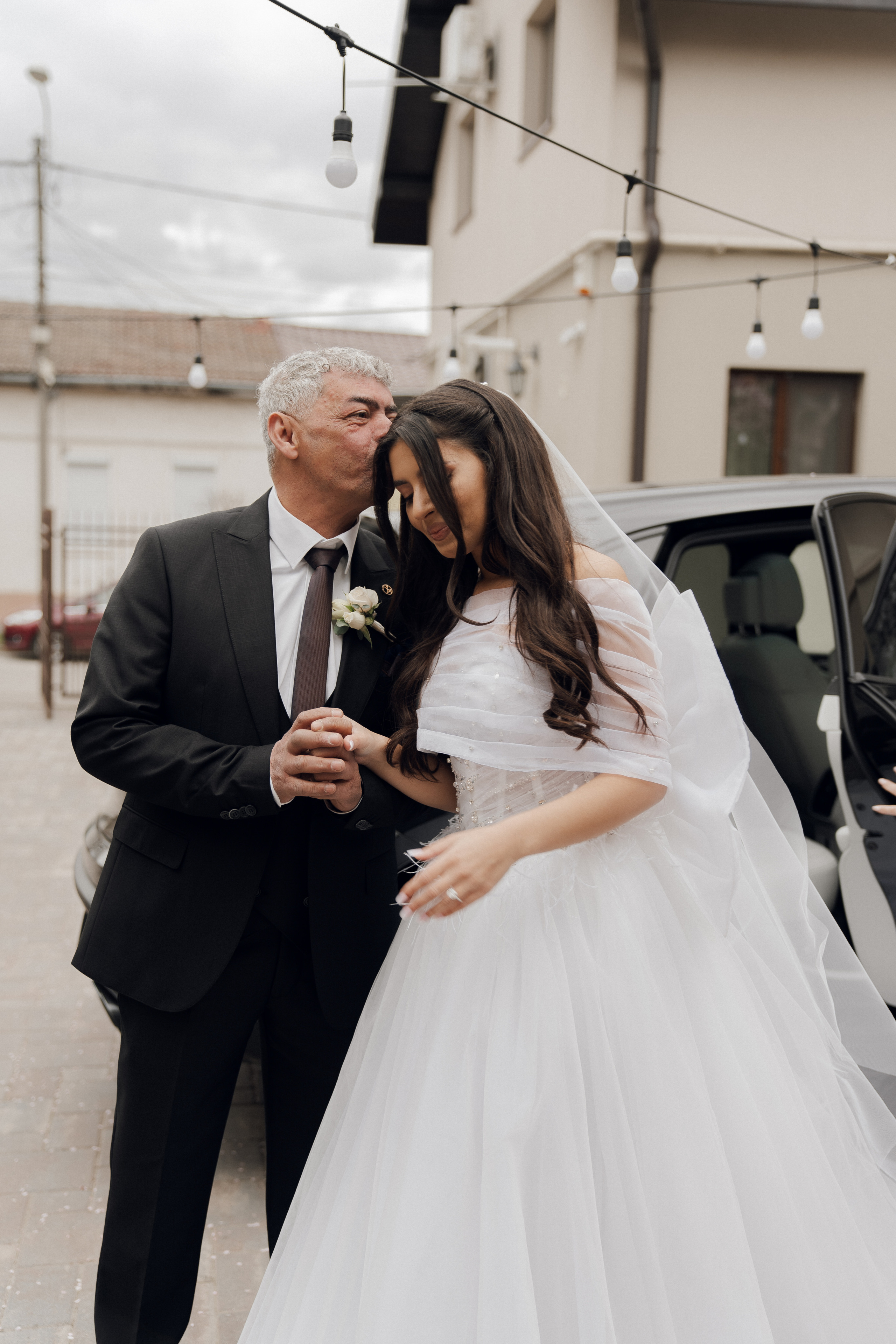 Luxury elegant wedding in Timisoara. Wedding photographer and videographer based in Timisoara, Romania