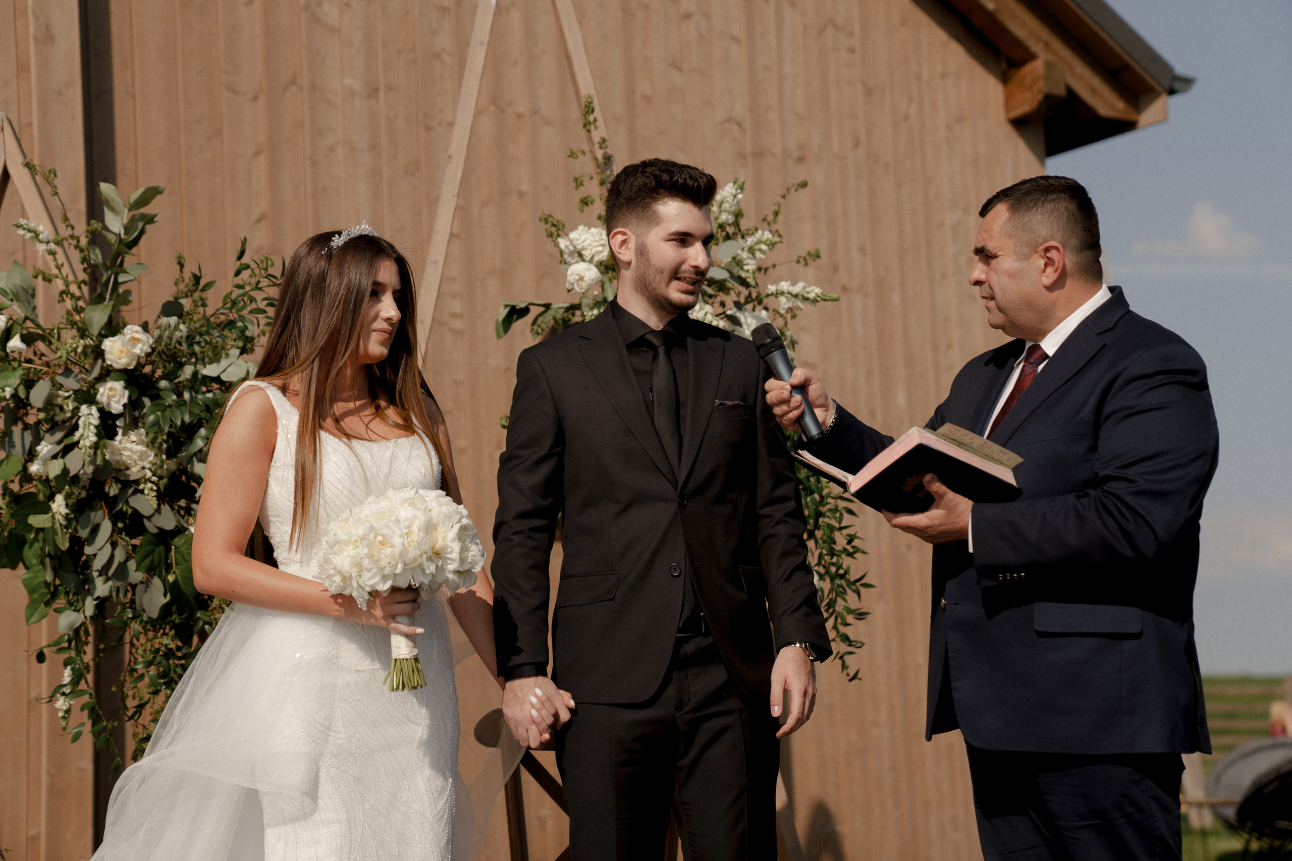 Wedding at Province 1965 Barn in Timisoara. Wedding photographer and videographer based in Timisoara, Romania