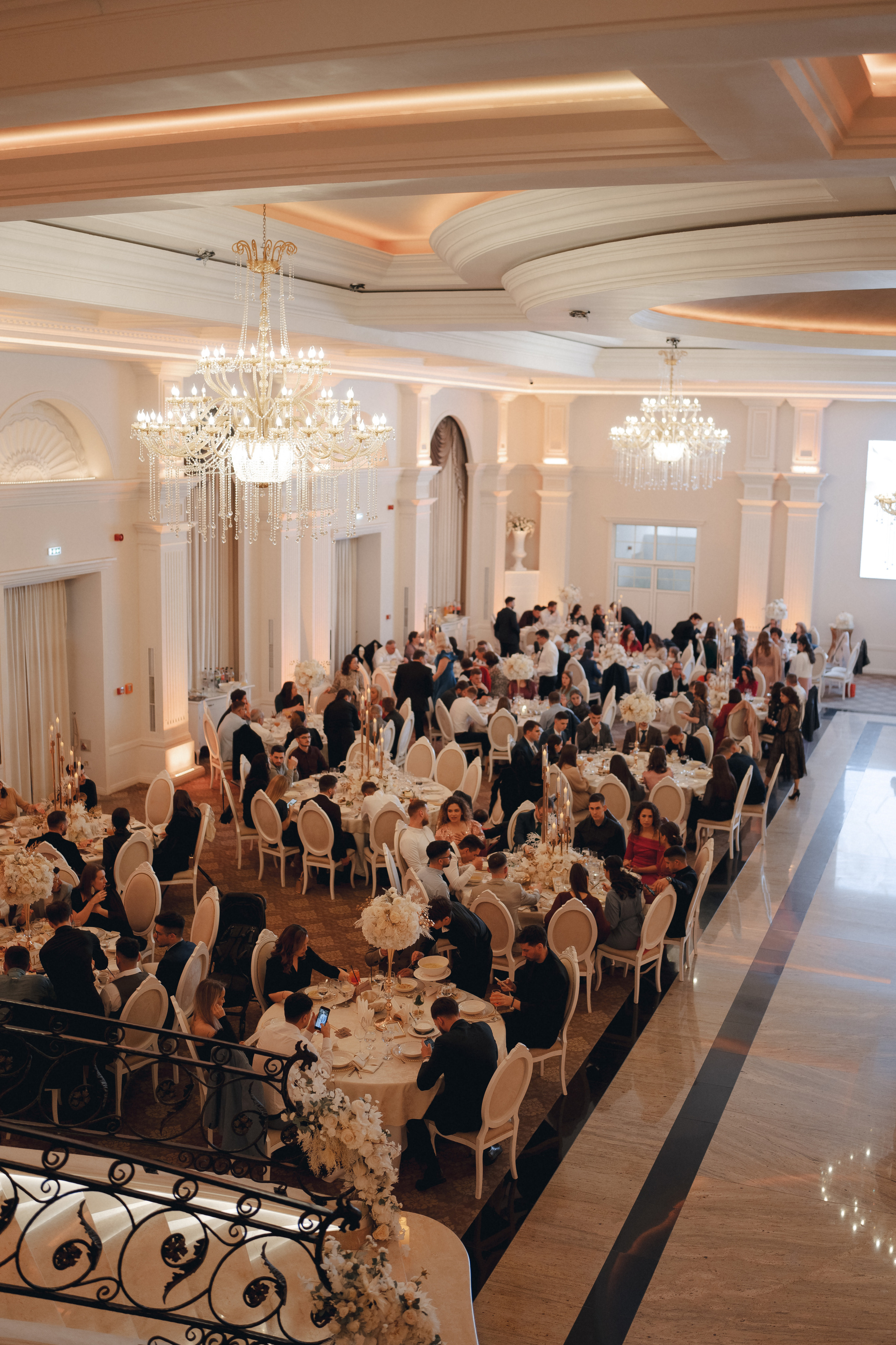 Luxury elegant wedding in Timisoara. Wedding photographer and videographer based in Timisoara, Romania