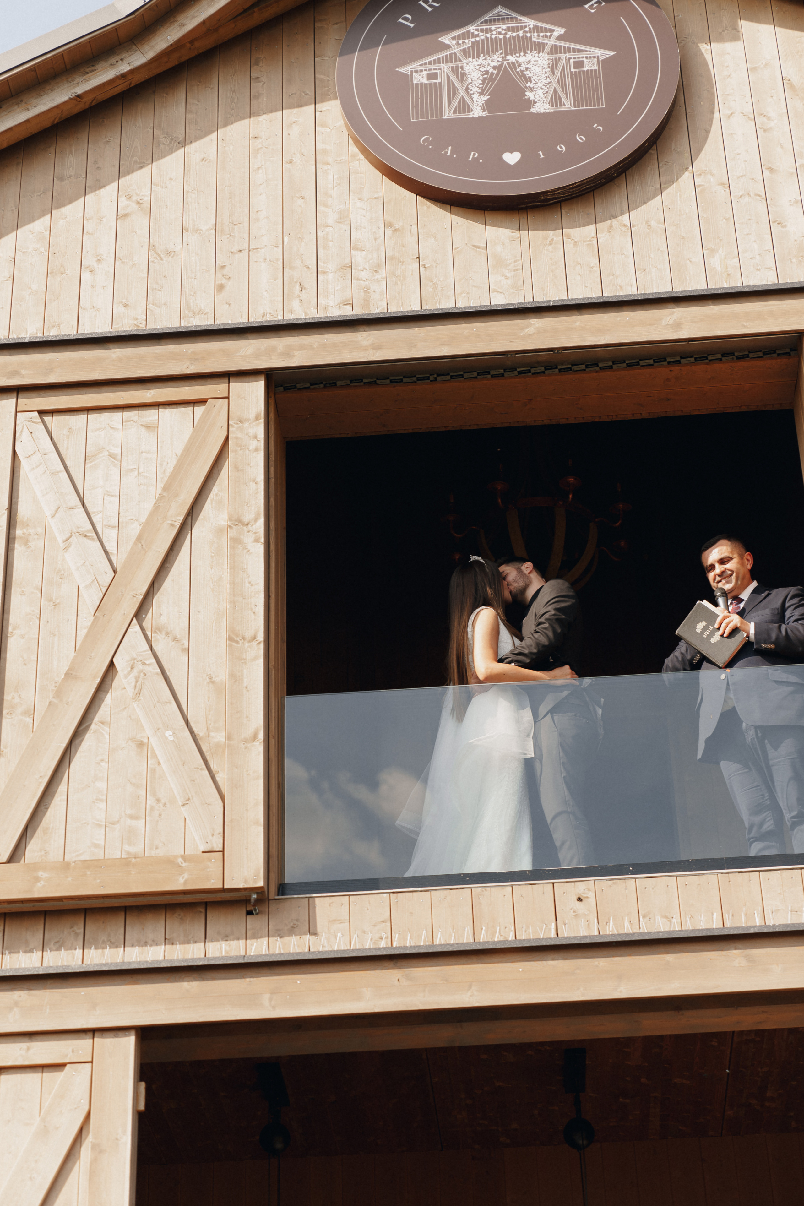 Wedding at Province 1965 Barn in Timisoara. Wedding photographer and videographer based in Timisoara, Romania