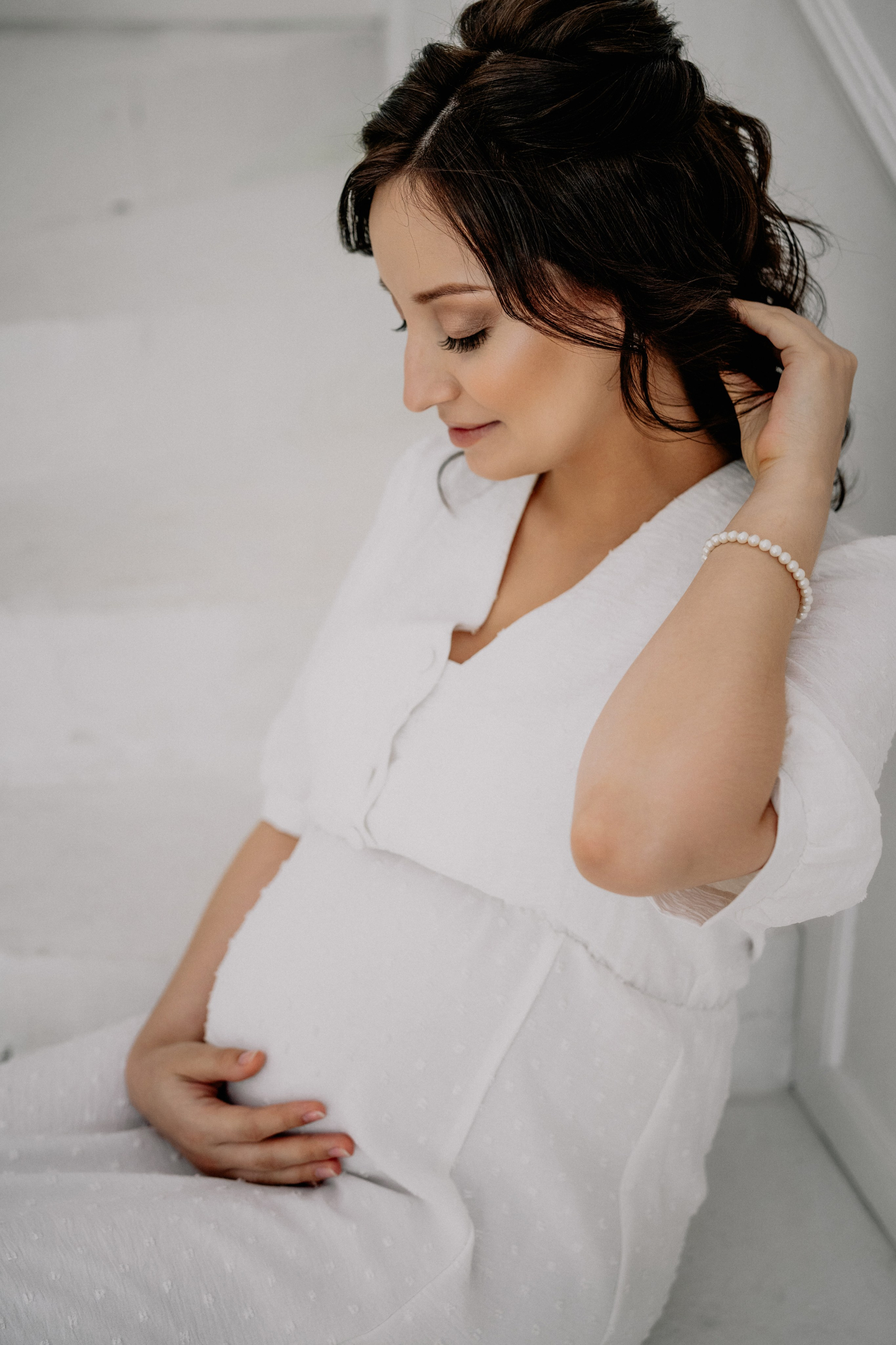 Cozy Maternity Photography at Home – Soft & Emotional Motherhood Moments. Alisa Tant — Family and newborn photographer Bucks County, Montgomery county, Philadelphia, NJ