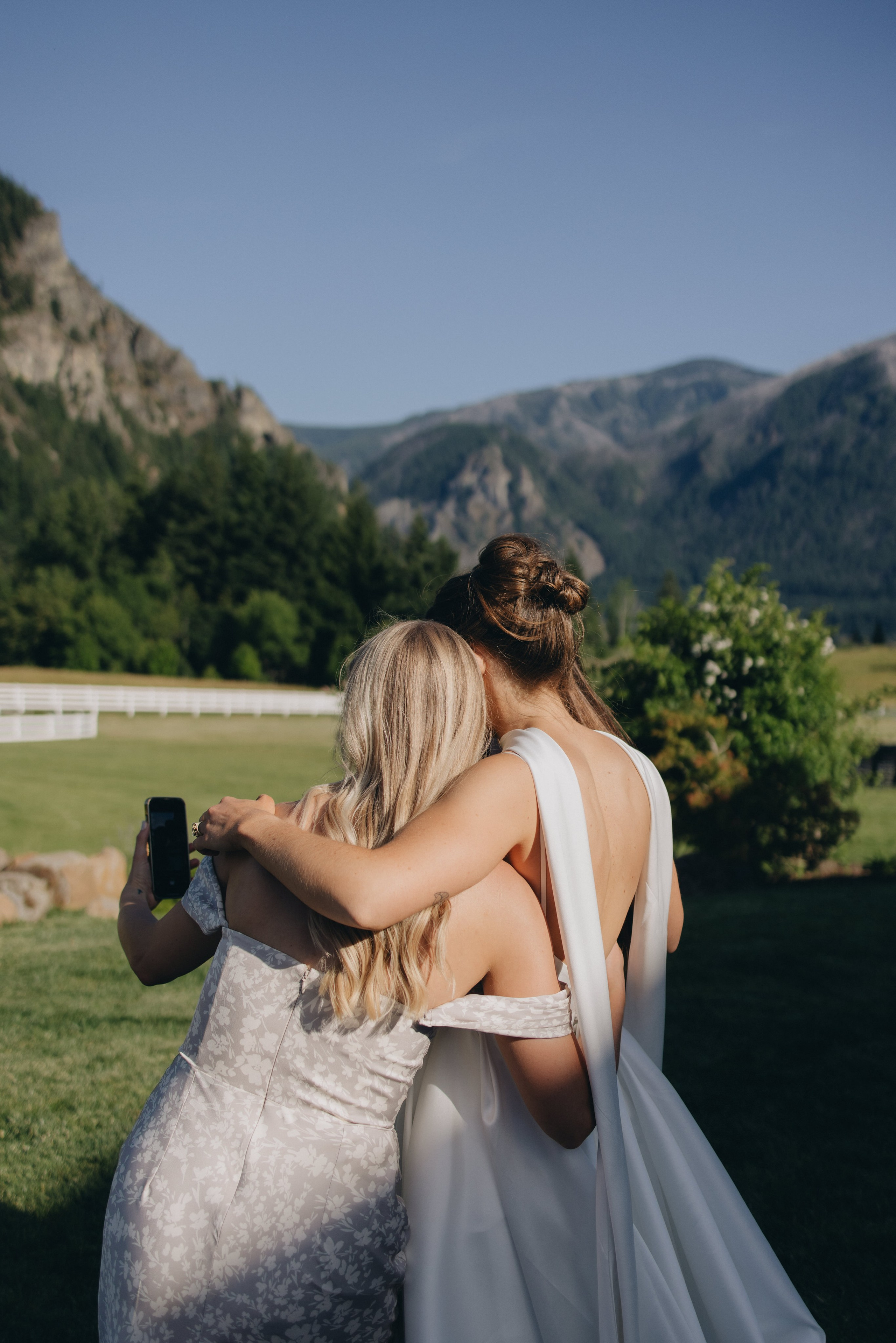Wedding Shelby & Riley | Columbia River Gorge, WA | Georgy Shishkin Photography Photography. Portland Wedding Photographer | Authentic PNW Love Stories