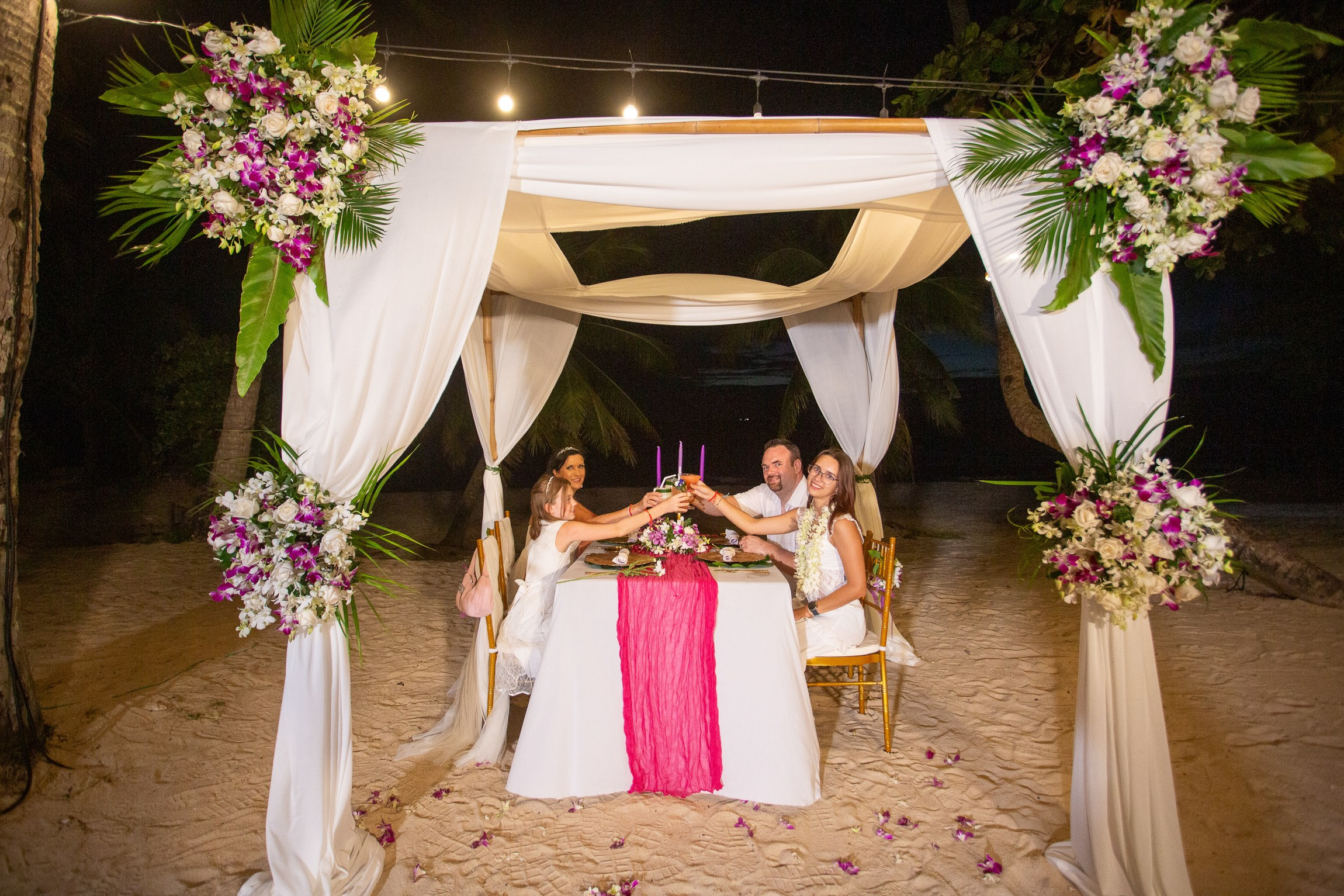 Dinner after ceremony. Буддийская свадебная церемония на Самуи, Таиланд