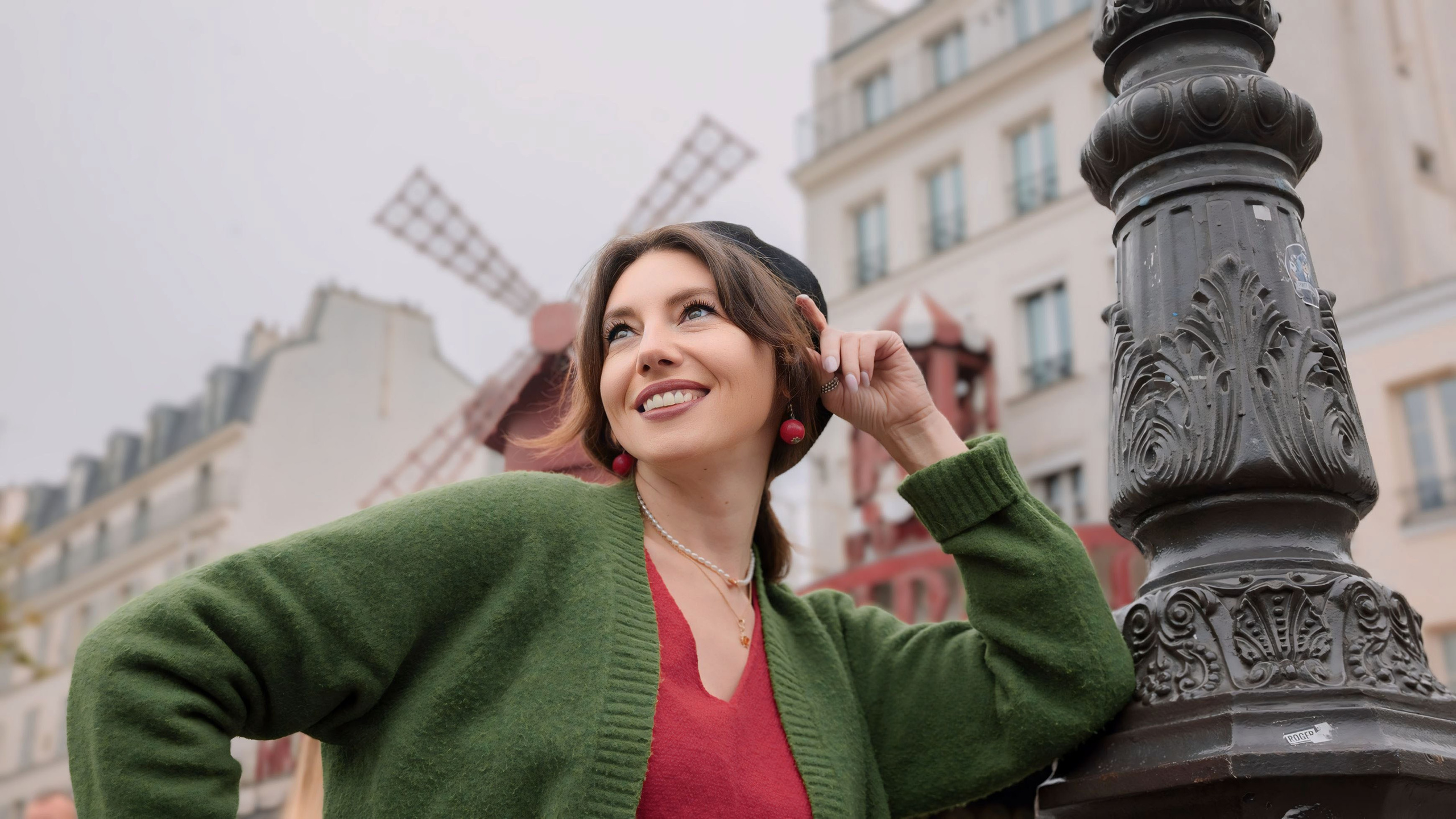 Street photoshoot in Paris. Alina Tagzieva- a photograper in Paris