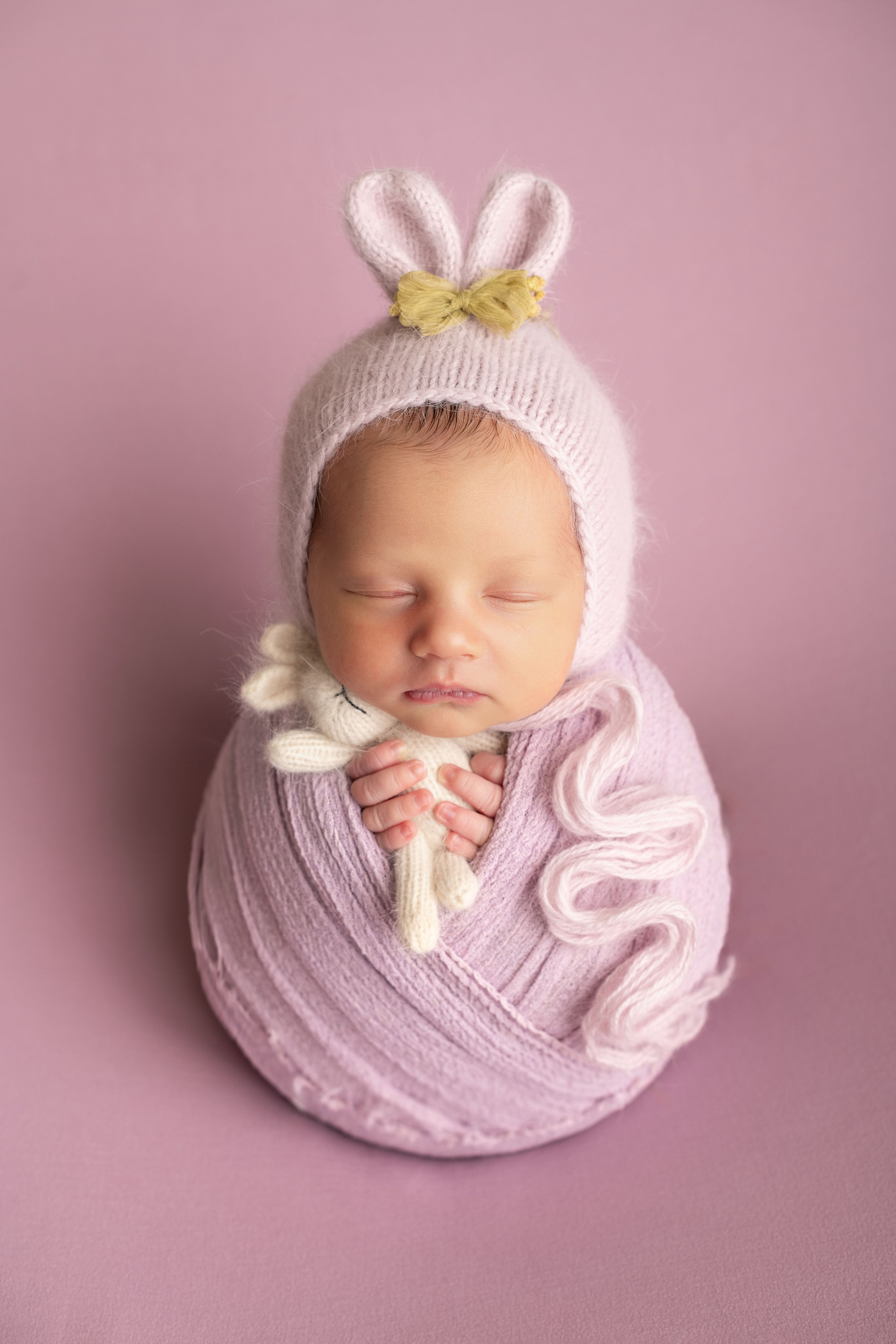 Newborn photoshoot. Newborn photographer Sacramento