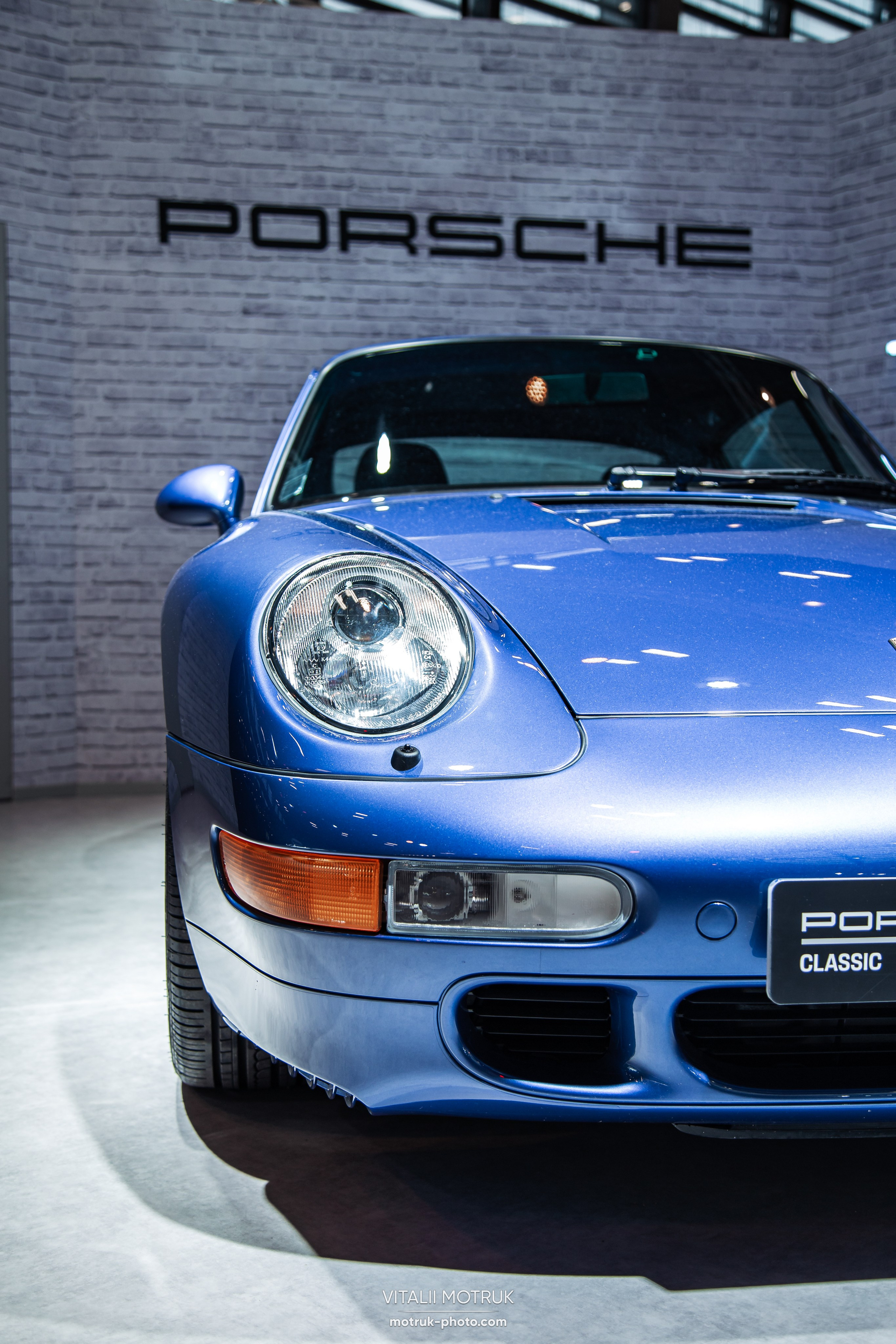 Retromobile 2023. Photographe de voitures à Paris — Vitalii Motruk