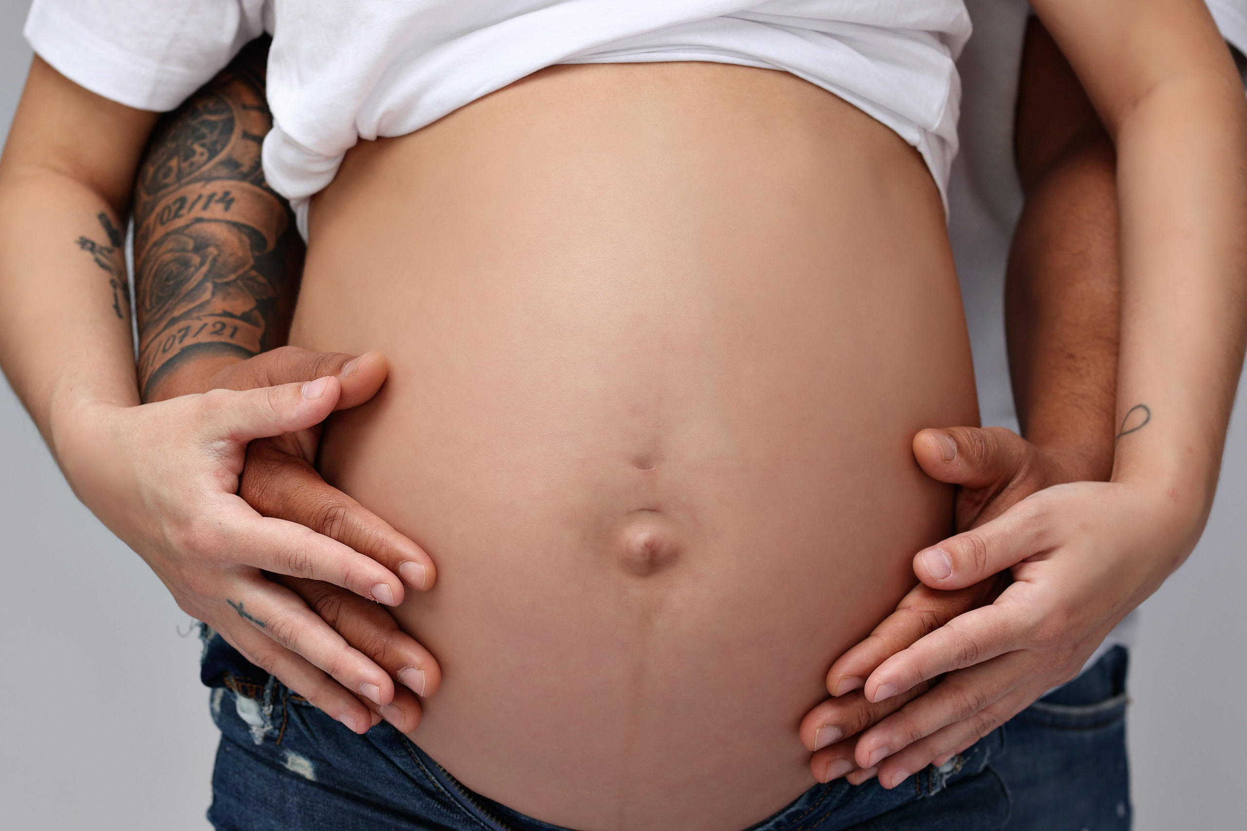 Nueva Sesión Embarazo En Estudio. Fotografía de Eventos, Embarazo y Familiar en Pirineos