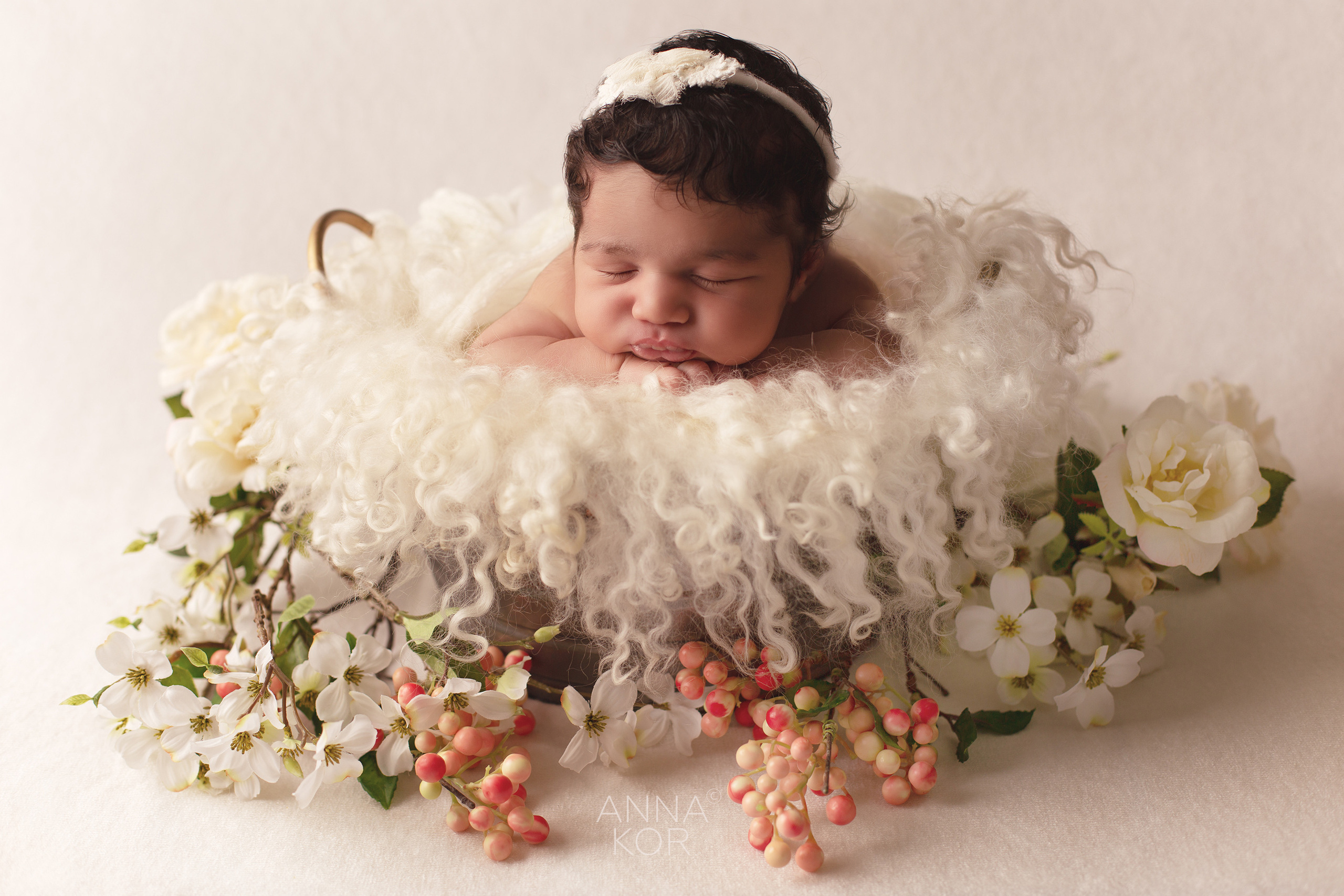 ANNA KOR Newborn Photographer in the UAE