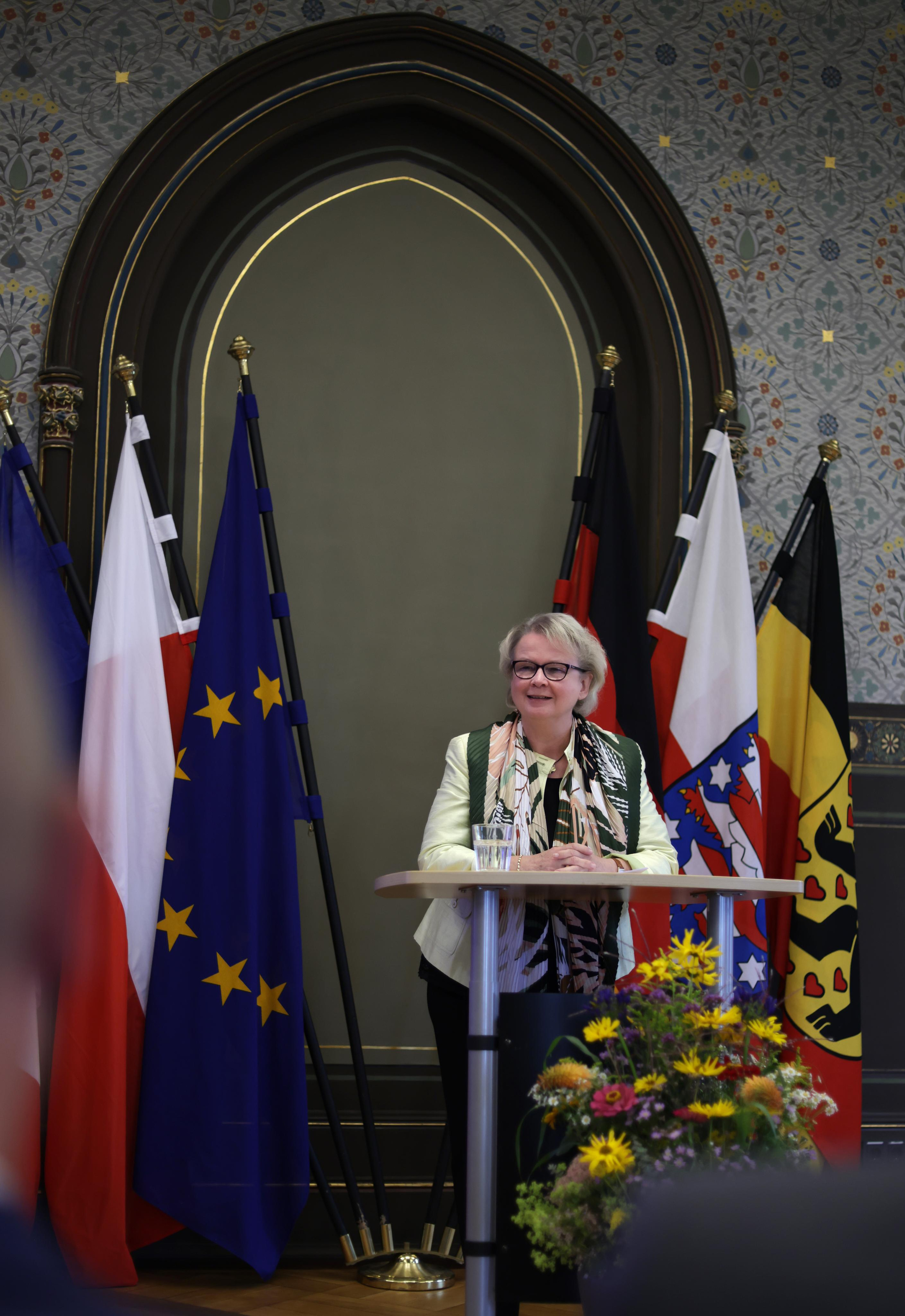 ERIC VAZZOLER. Natalia Bogdanovska. Films et photographie corporate en France