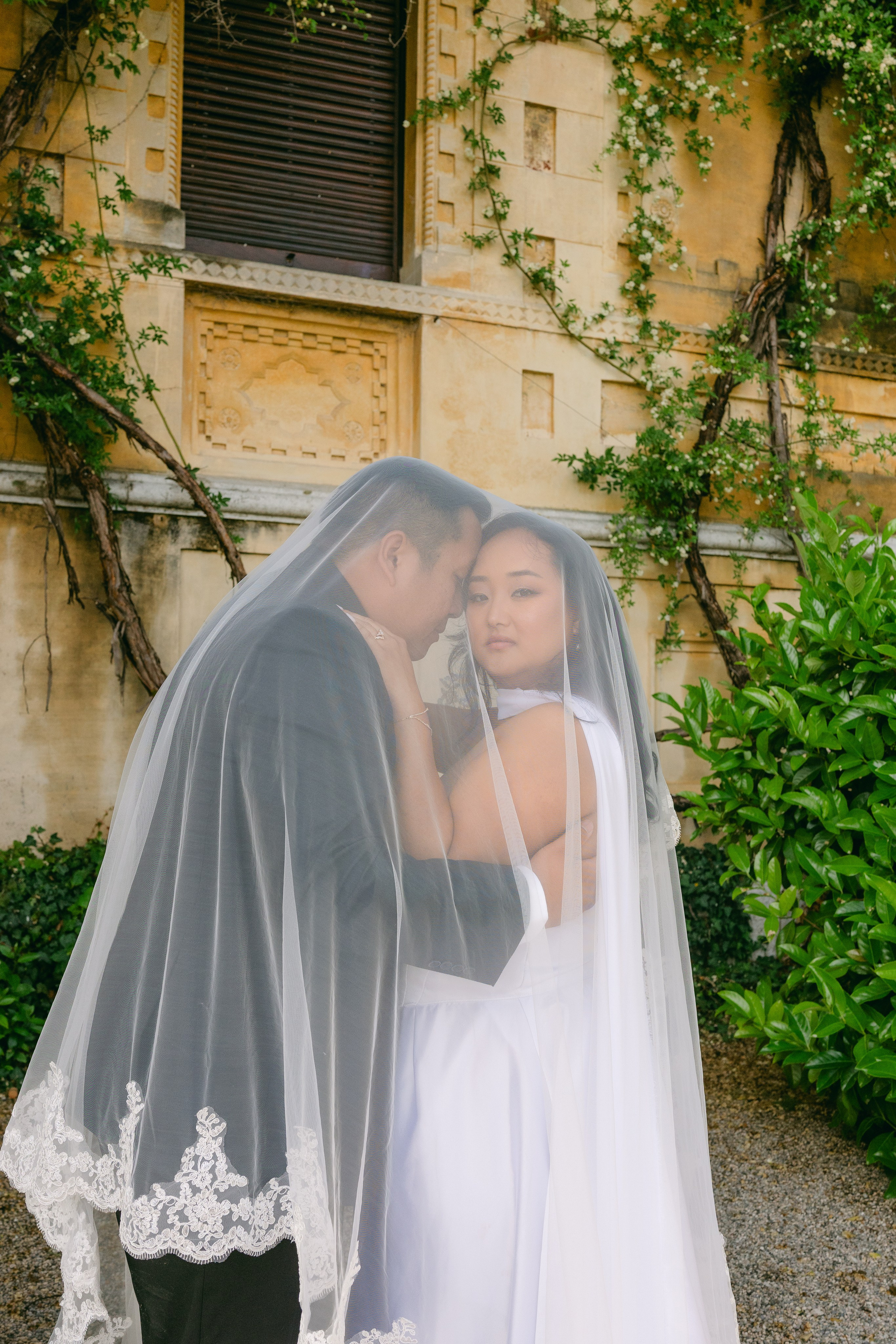 Ibtxhis and Keng elopement In italy — Isola del Garda