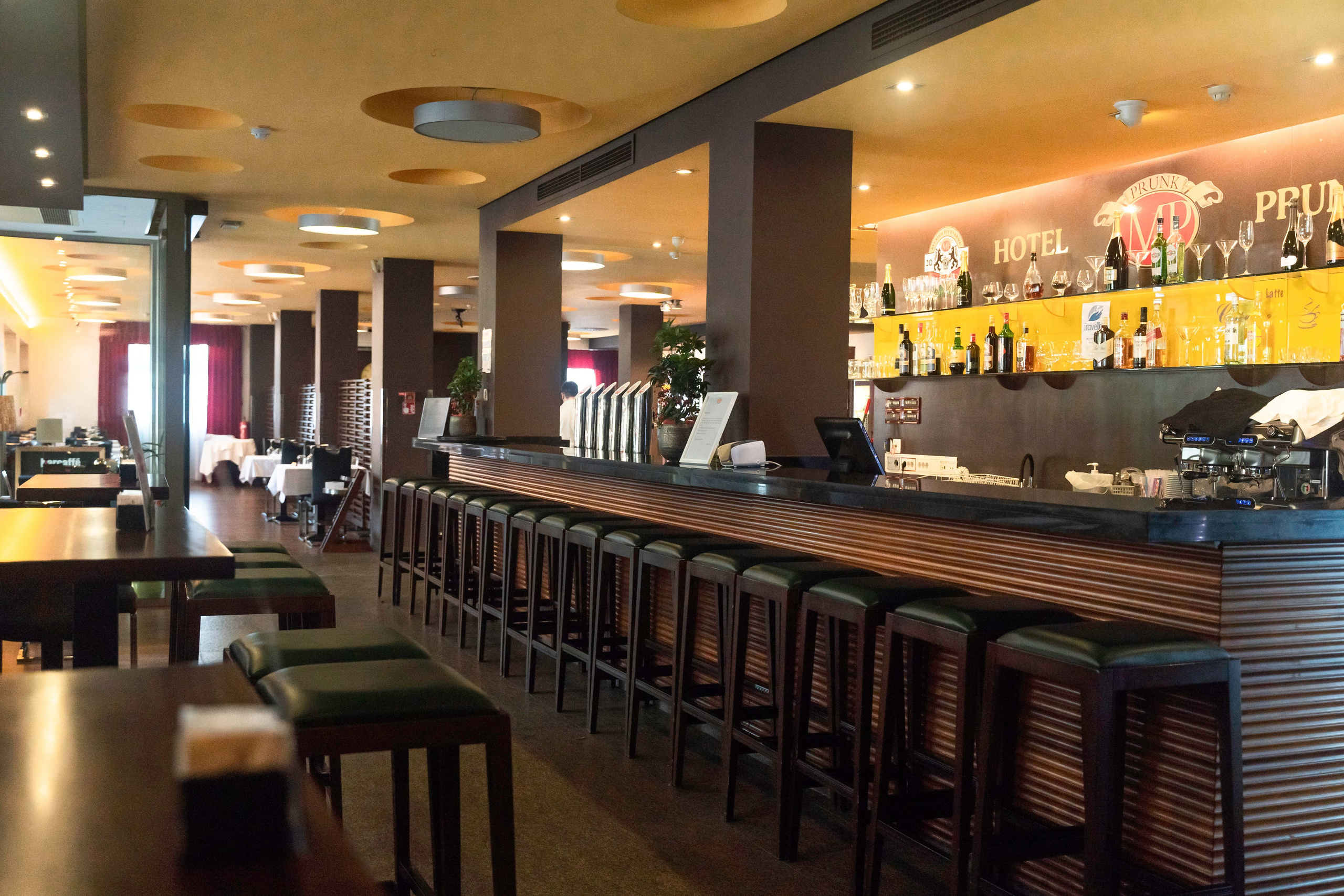 Fotografiranje Interierja. Fotografinja in videografinja Mariia Bortiakova iz Slovenije: fotografiranje dogodkov, portretov in snemanje videov po vsej Sloveniji