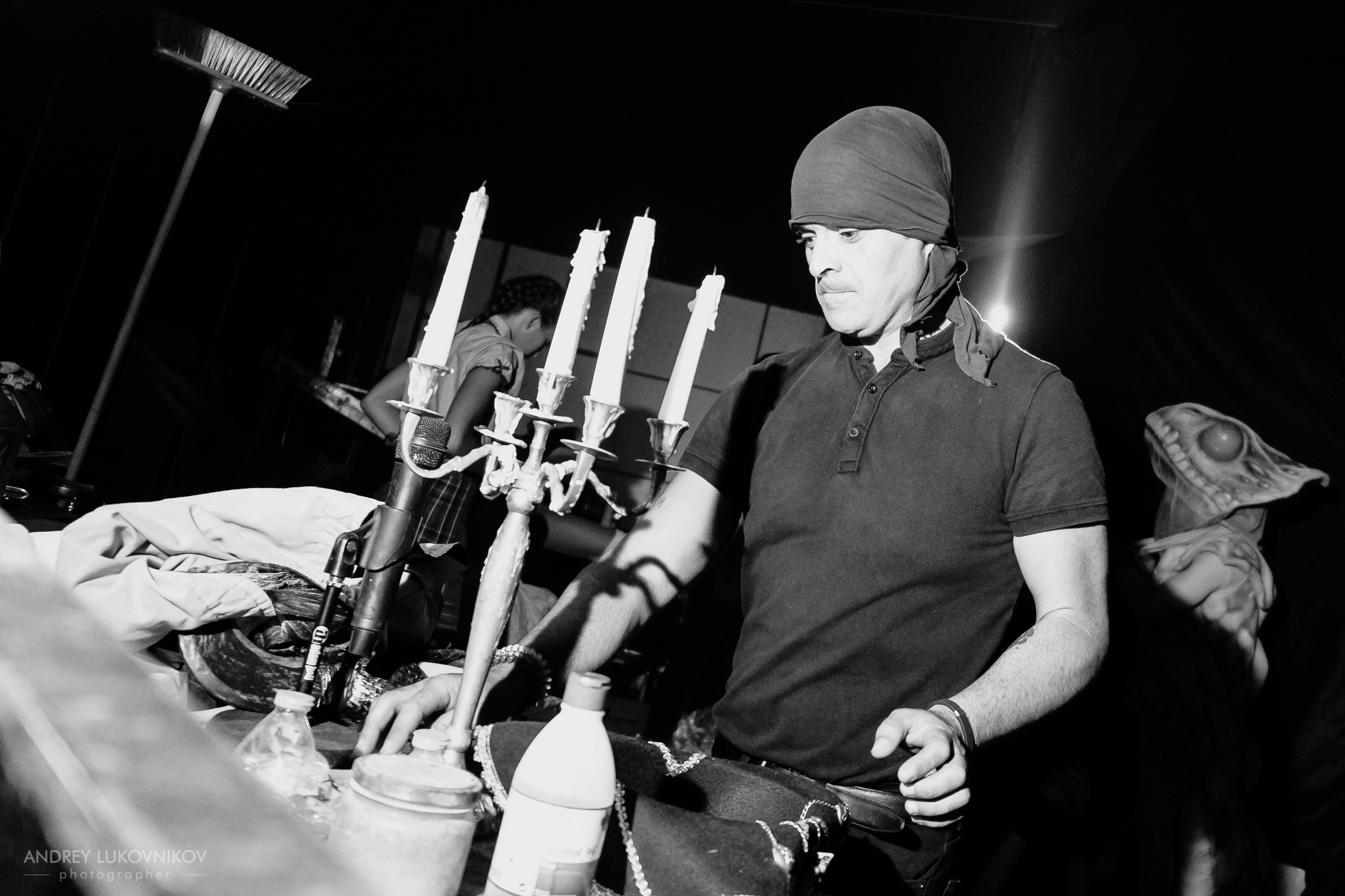 Sesión de fotos entre bastidores en El Circo Encantado: la vida de los artistas tras bambalinas