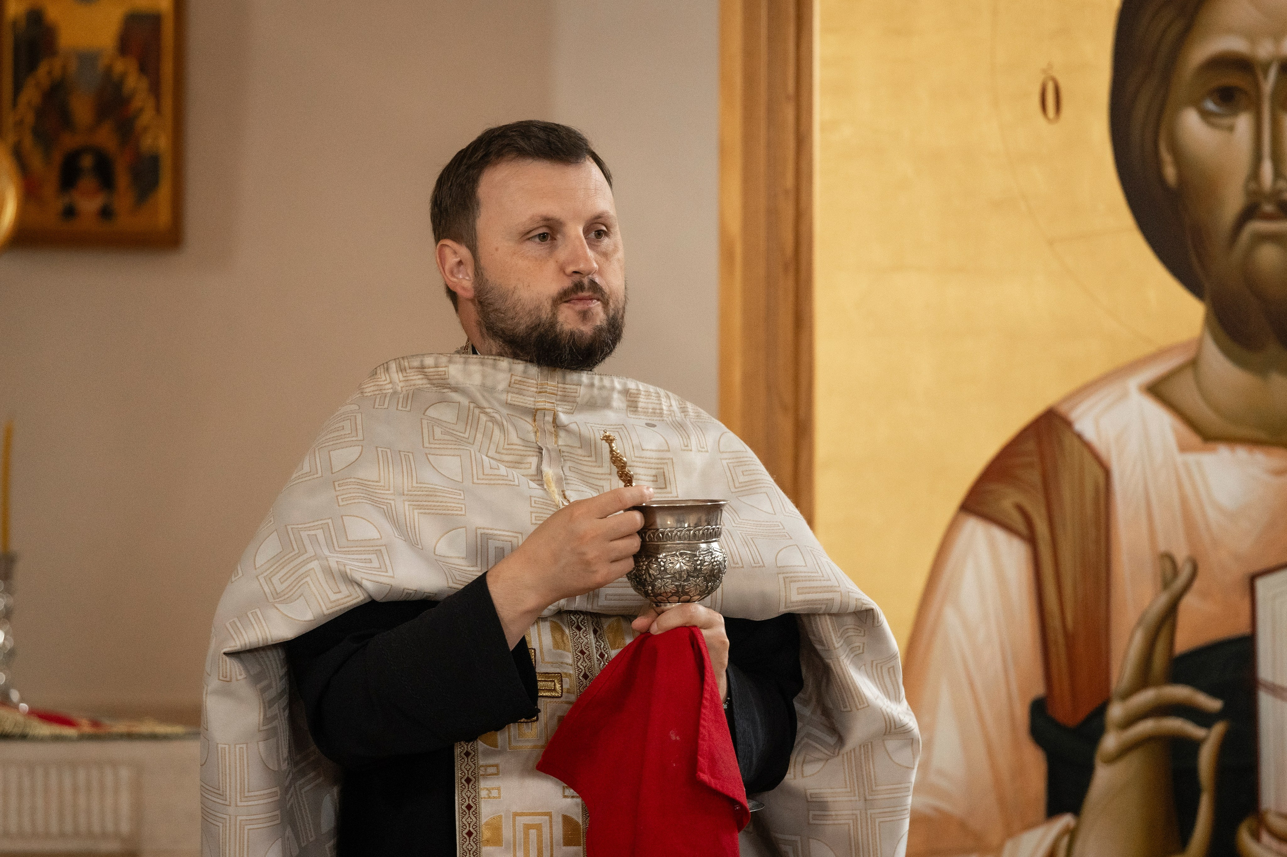 Noah’s christening in Tournefeille and Paroisse Orthodoxe Roumaine of Toulouse “La Protection de la Mère de Dieu”. Eugénie Smirnova — photographe à Toulouse et dans le sud-ouest de la France