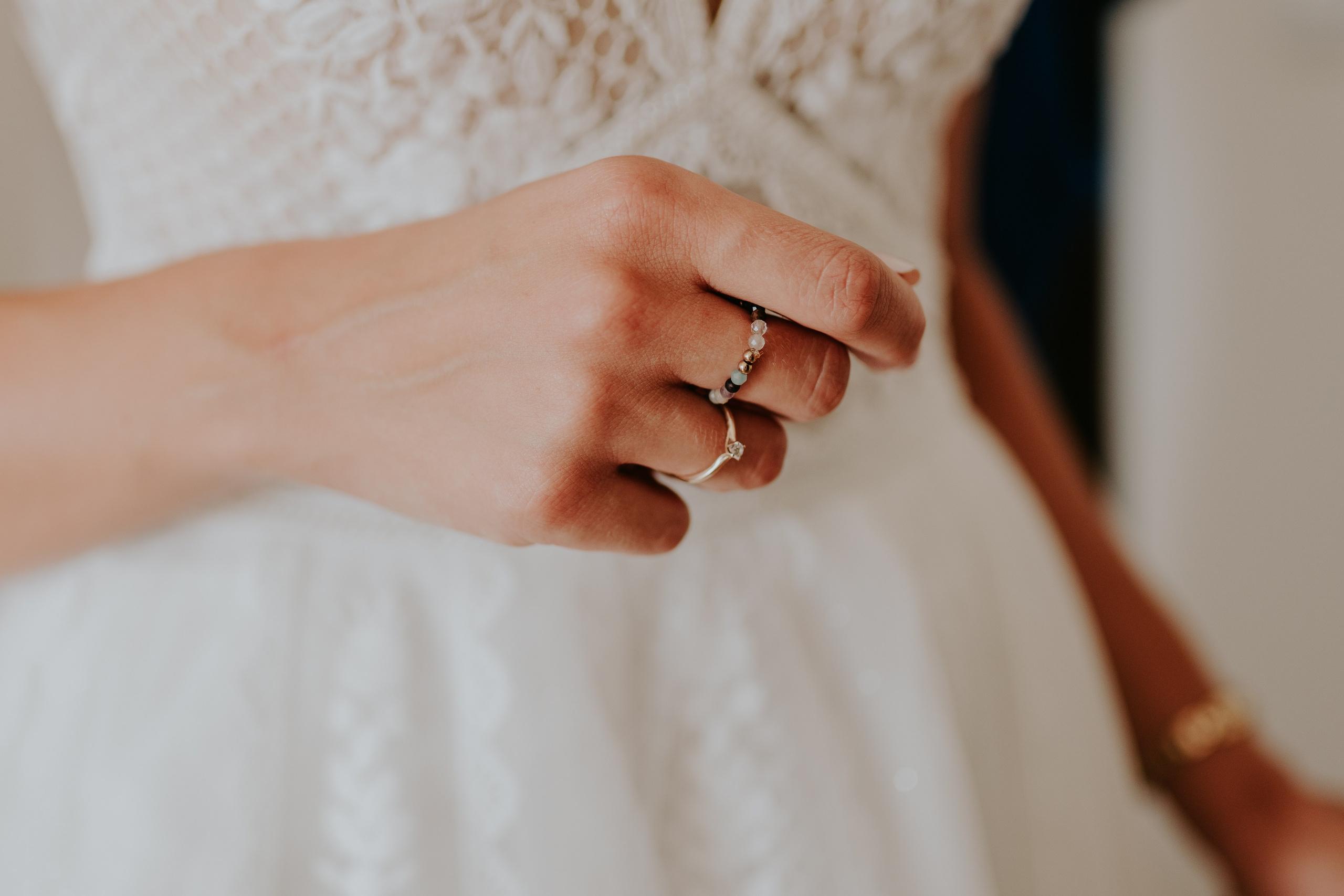 Dwór Wierzbno: plenerowy ślub pod wierzbą. Karkowskafoto - fotografia miłości