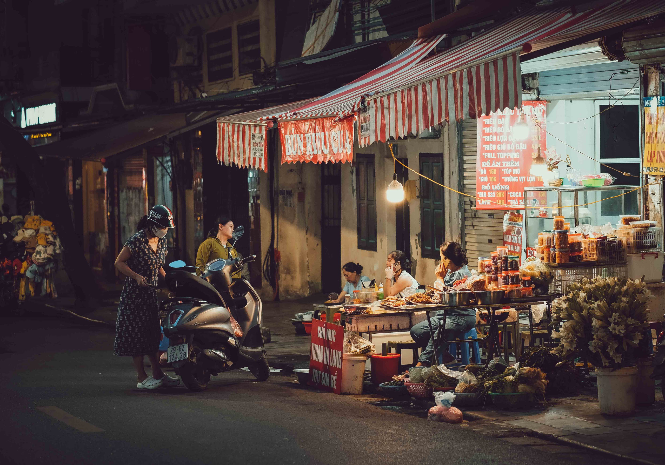 Hanoi Street markets | Photo by Yukophotography 📸