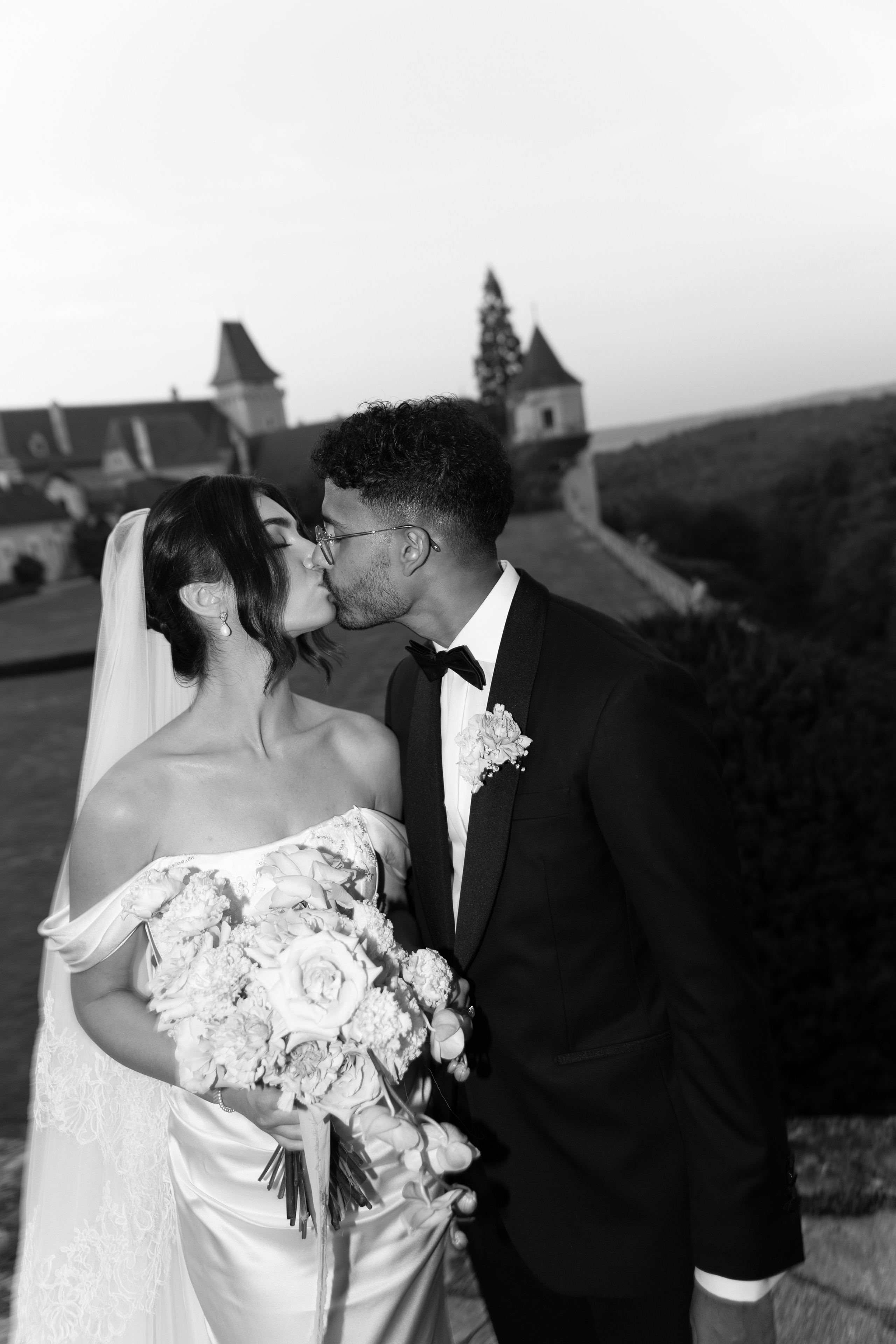 Elegant Castle Wedding in Austria | Alwin & Ruth’s Fairytale Celebration. Wedding photographer and videographer based in Timisoara, Romania