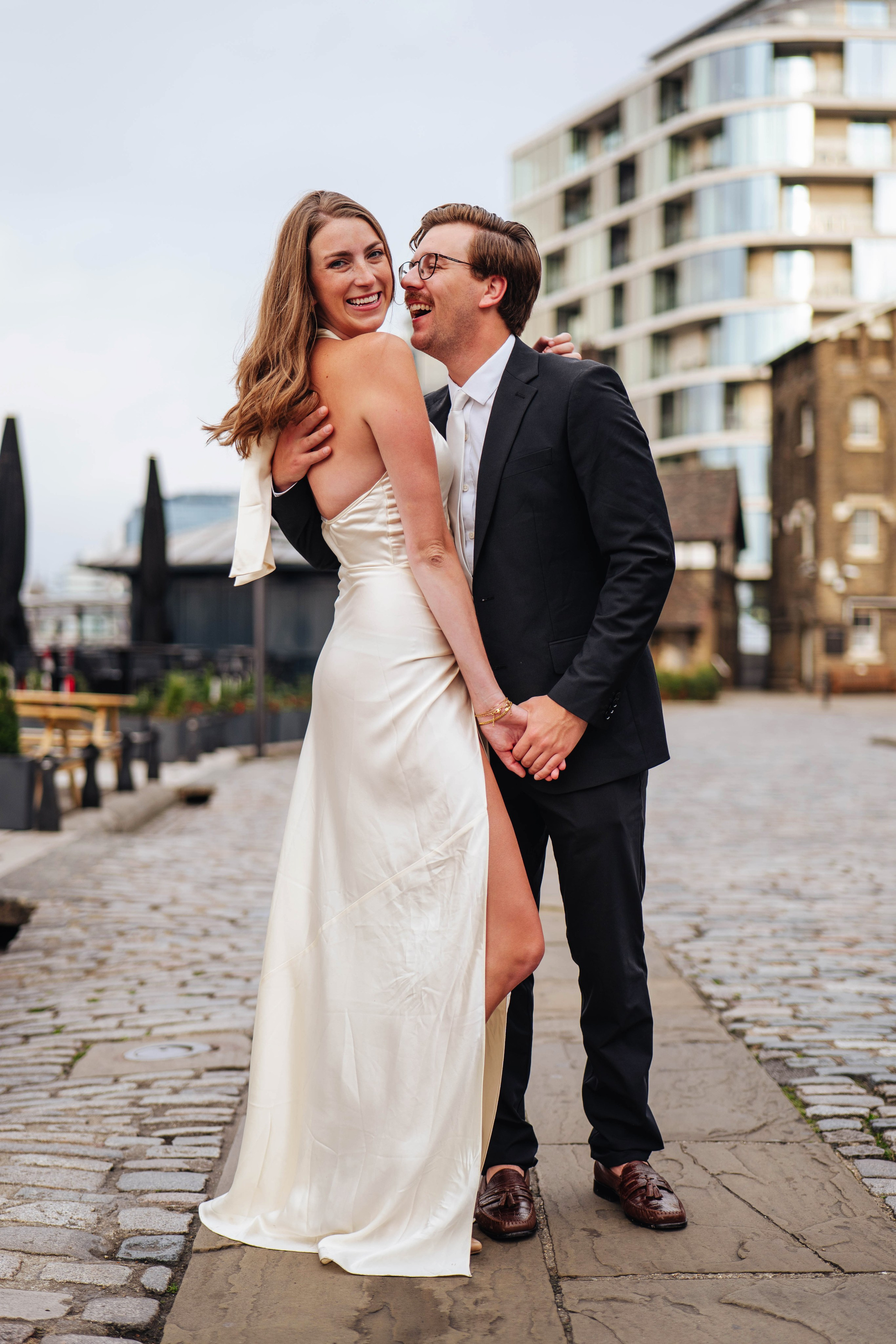 Love near Tower. Wedding and family photographer in London