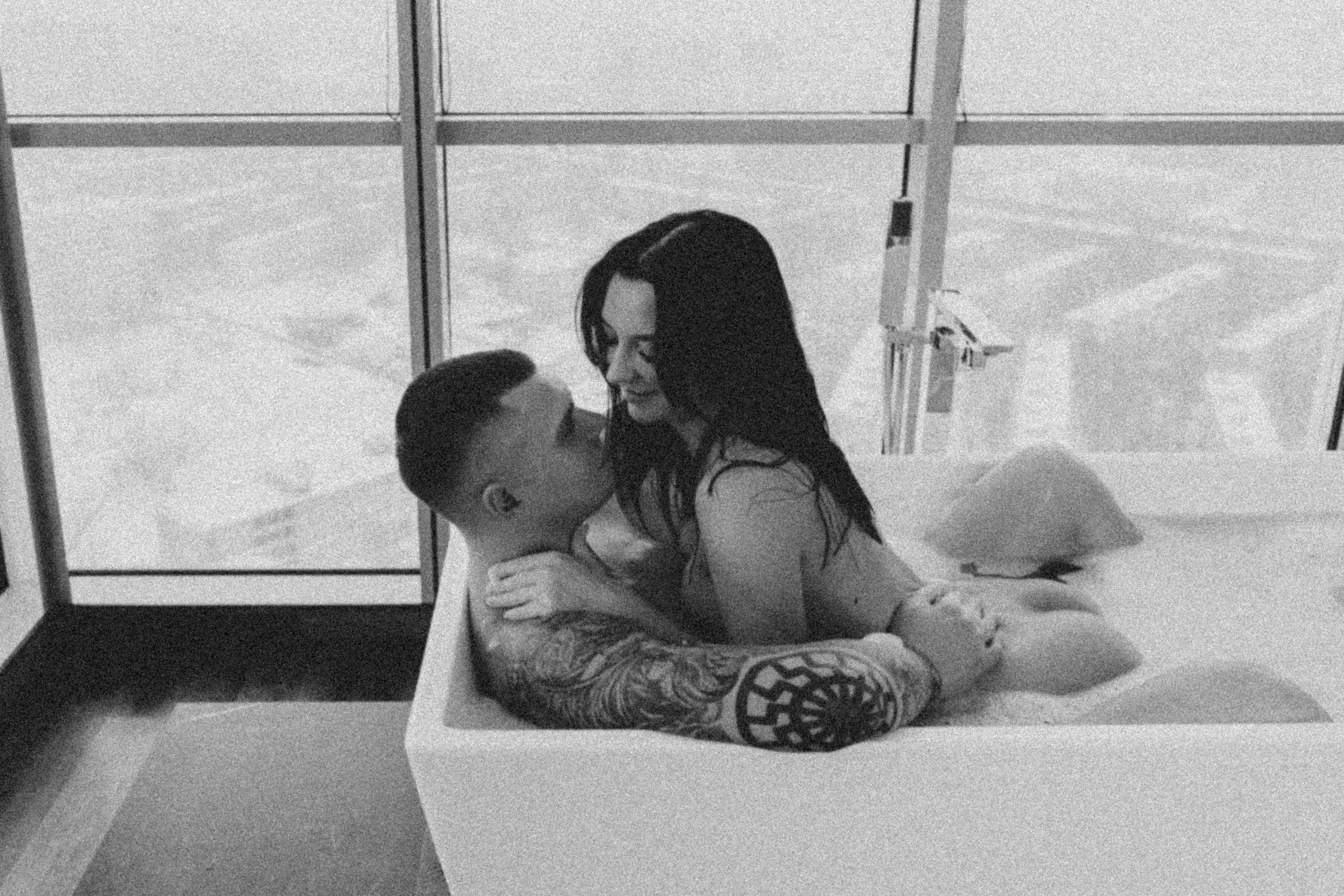 Luxury Couple Boudoir Photography NYC | Intimate Hotel Photo Sessions. Videographer and photographer in New York // MAKAROV.VIDEO