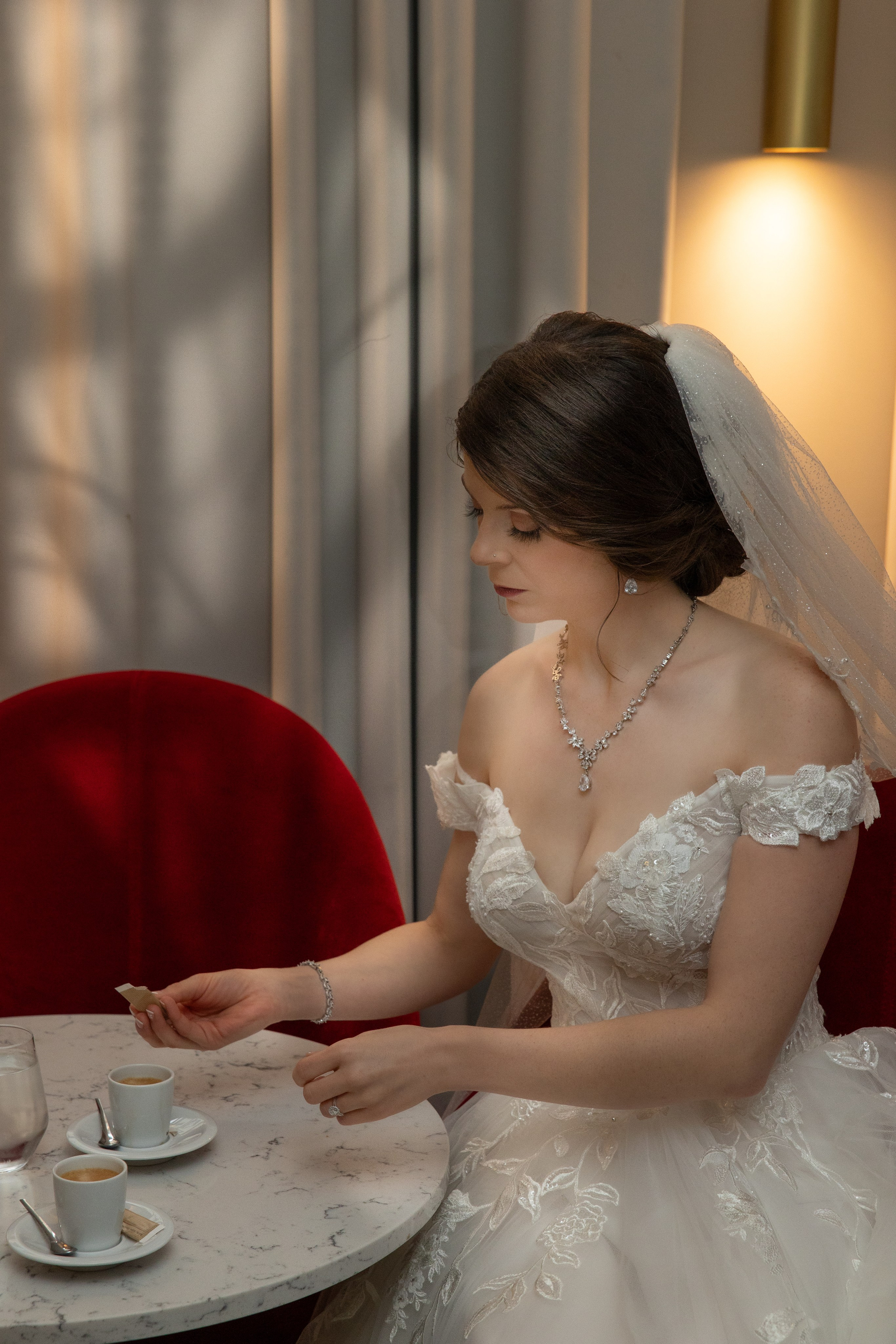 Mariage de Noël inoubliable à Toulouse, Capitole. Gillian & Scott. Eugénie Smirnova — photographe à Toulouse et dans le sud-ouest de la France