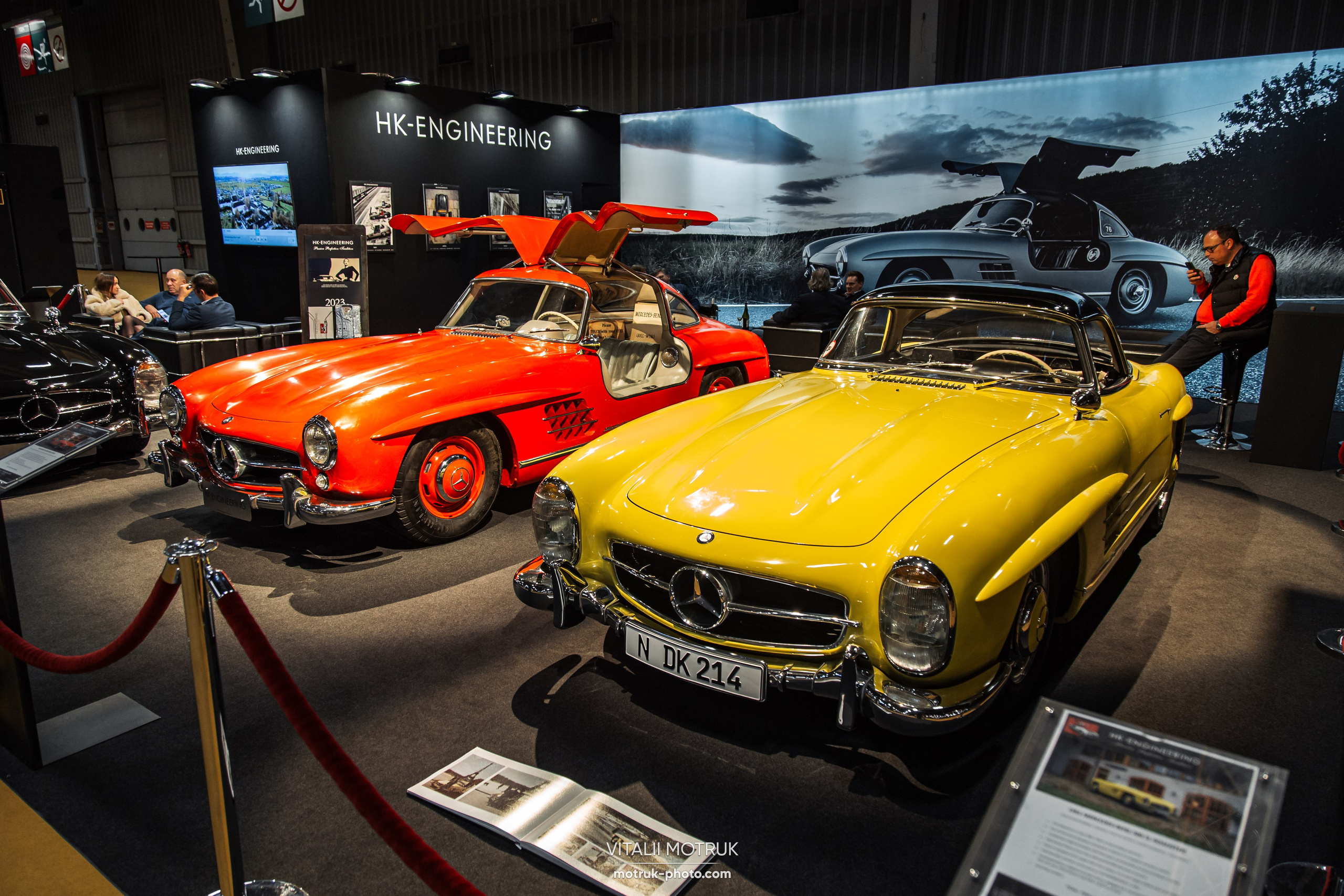 Retromobile 2023. Photographe de voitures à Paris — Vitalii Motruk