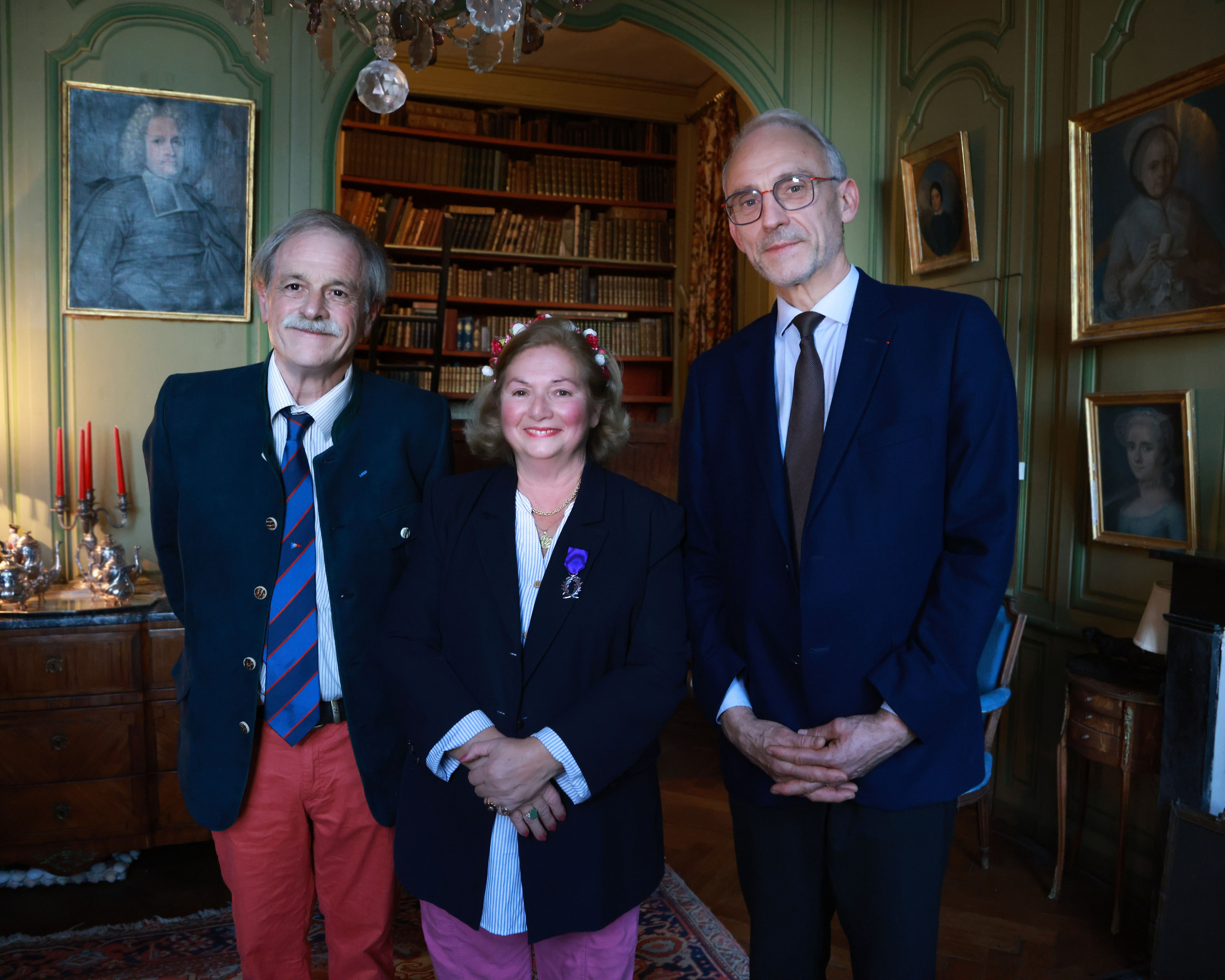 Remise les insignes de Chevalier des Palmes Académiques. Natalia Bogdanovska. Films et photographie corporate en France
