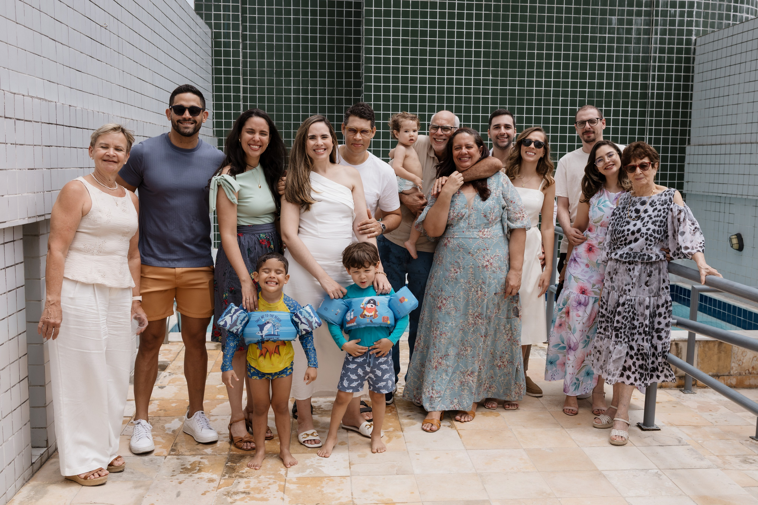 Família aproveitando o dia após o batizado