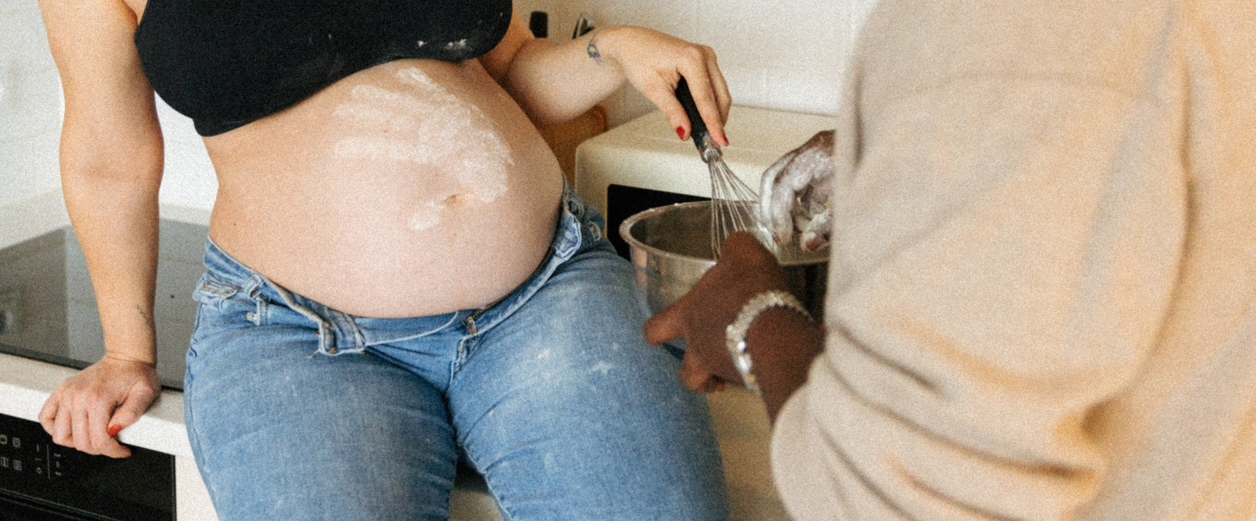 Maternity Photoshoot in Vilnius for Shy Couples. Framed by Evelina | Destination Wedding Photographer from Lithuania | Europe