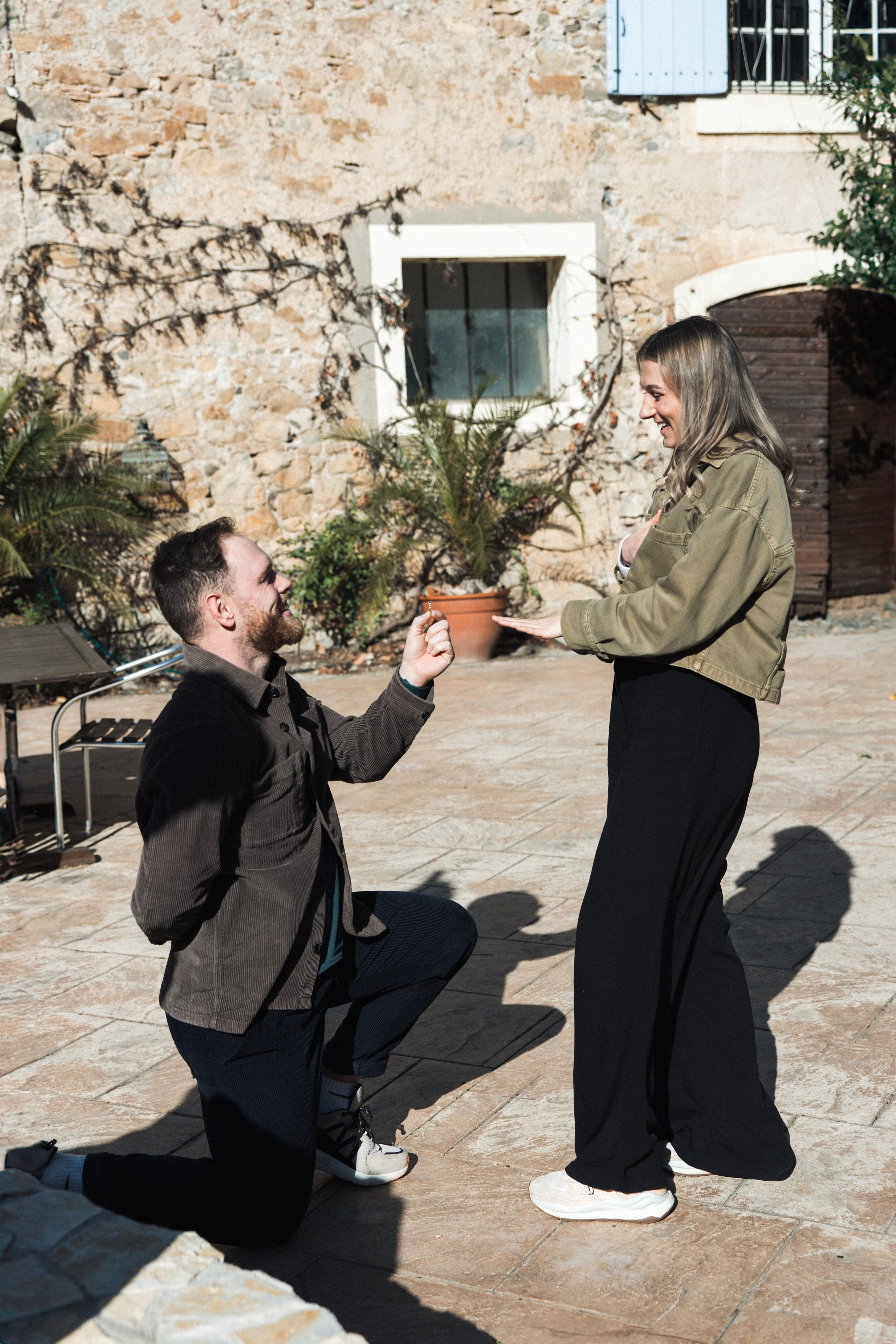 Séance photo avant le mariage pour Jess et Steve a Château du Puits e. Eugénie Smirnova — photographe à Toulouse et dans le sud-ouest de la France