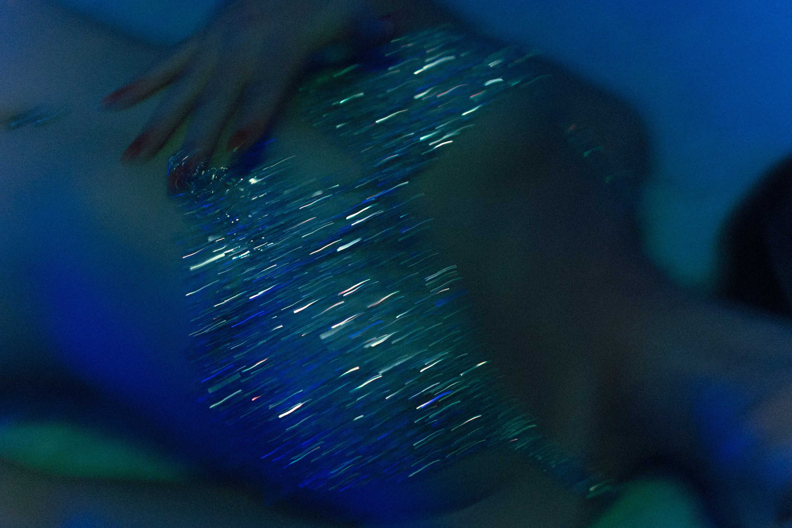 Будуарная фотосессия с цветным РГБ светом с Samantharouge21 в Риге. Евгений Тимофеев | Свадебный и контент-фотограф и видеограф в Риге