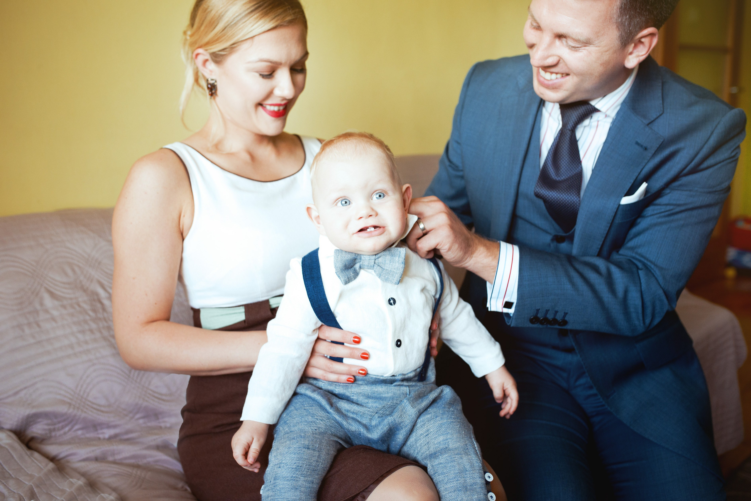 Krikštynos, krikštas, krikštynų fotosesija, ceremonija, bažnyčia krikštynų pasiruošimo fotografavimas. Krikštynų fotografas Vilnius Trakai kaina krikštynų fotografavimas fotografė personal.lt photogrpahy kainos šeima, vaikai profesionali natūrali meninė reportažinė klasikinė fotosesija, krikštynų fotosesija gamtoje