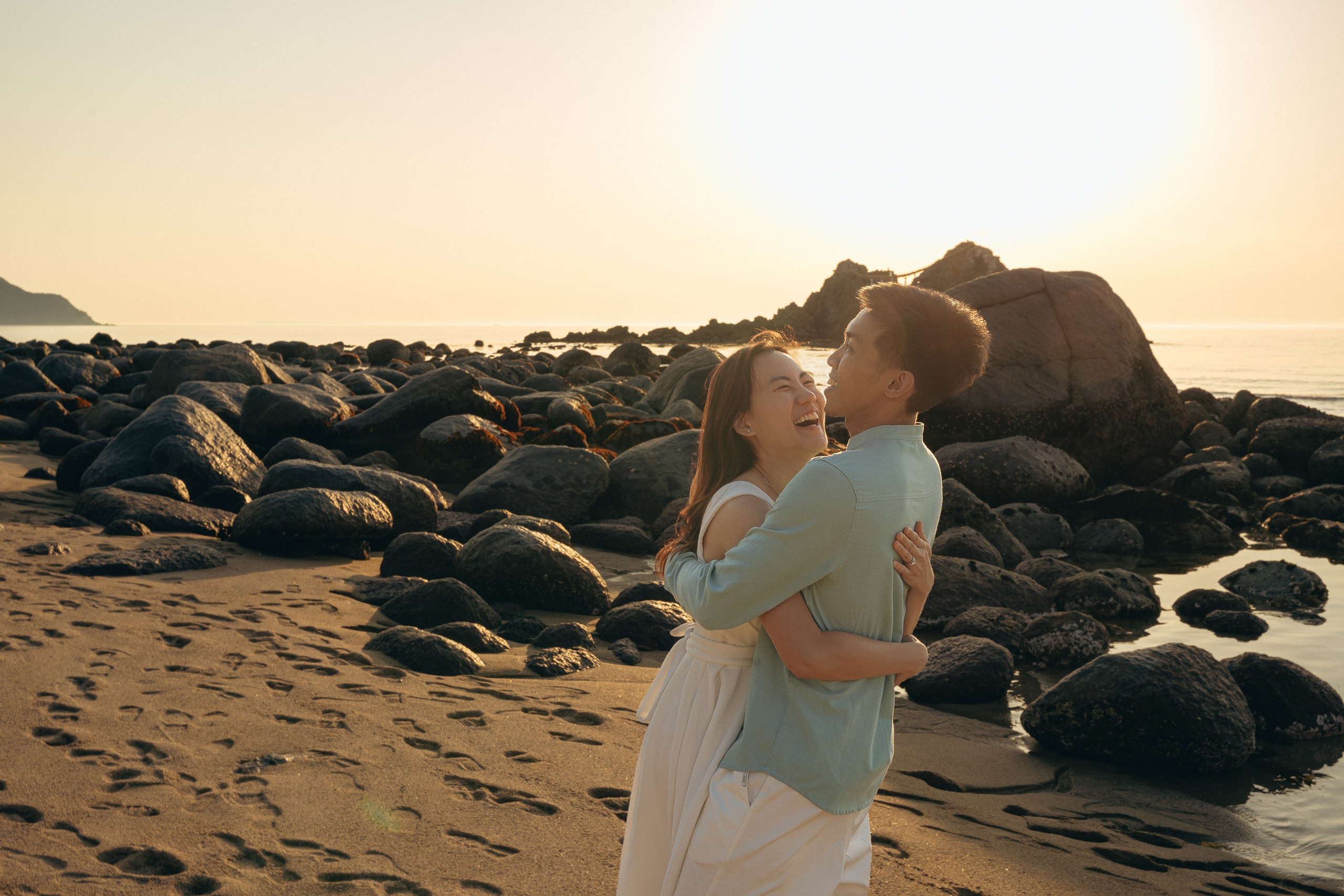 Fukuoka Couple Photoshoot: Roses, Totoro Forest & Sunset Love Story