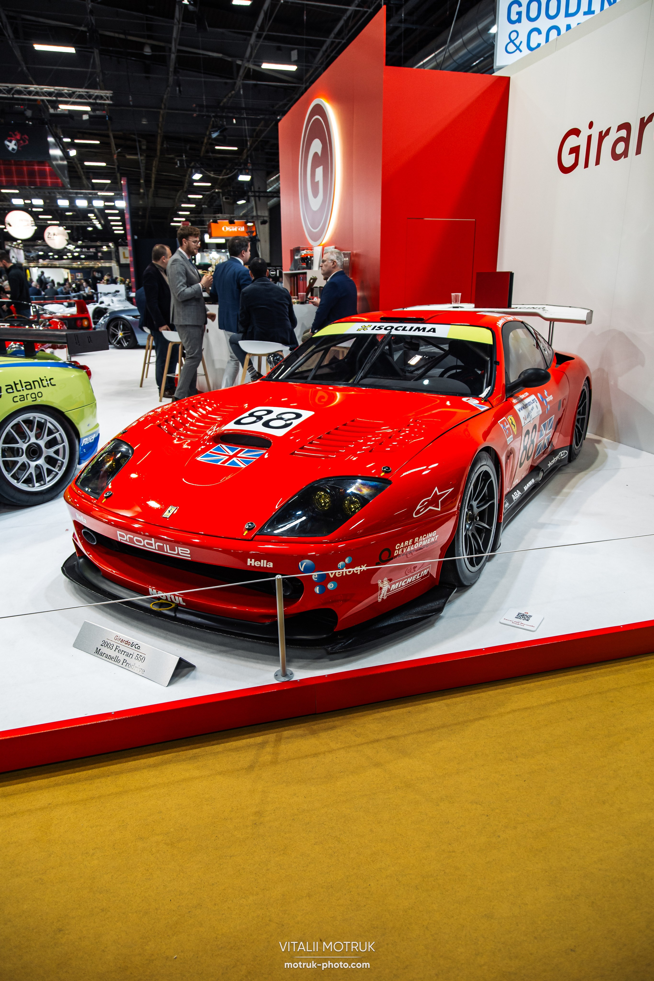 Retromobile 2023. Photographe de voitures à Paris — Vitalii Motruk