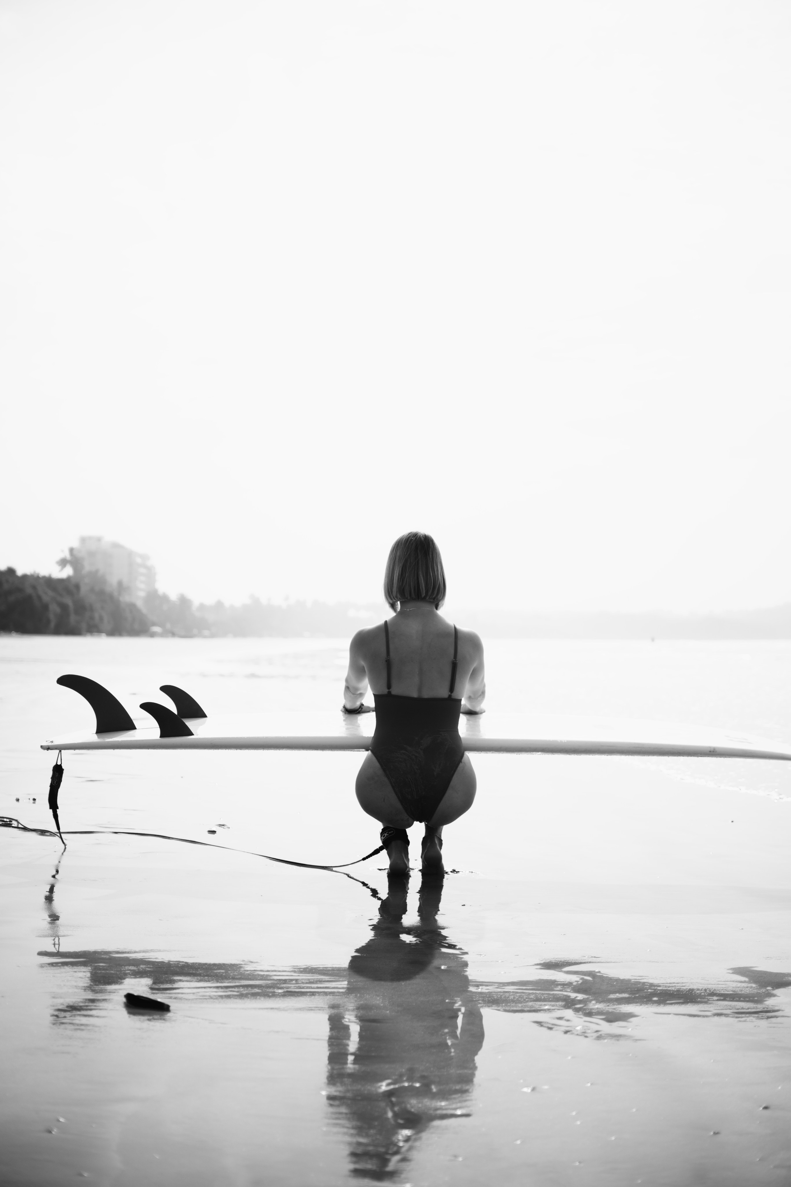 Photoshoot with a surfboard | BW